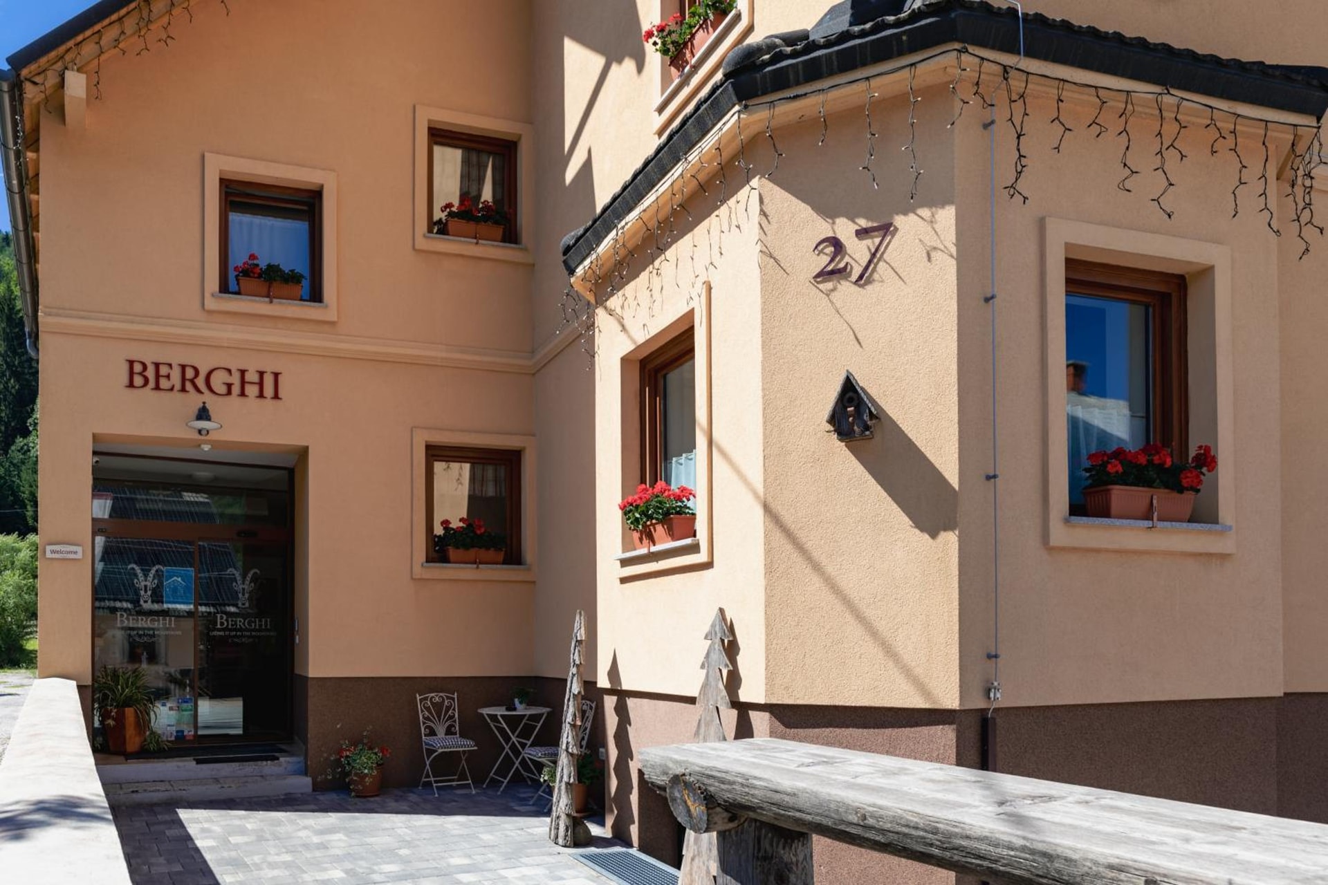 Berghi Hotel and Apartments