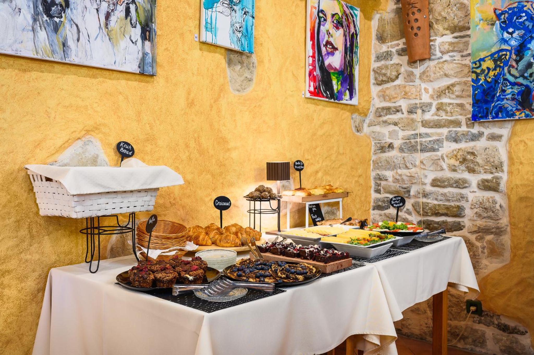 Ponte Porton Dining & lodging