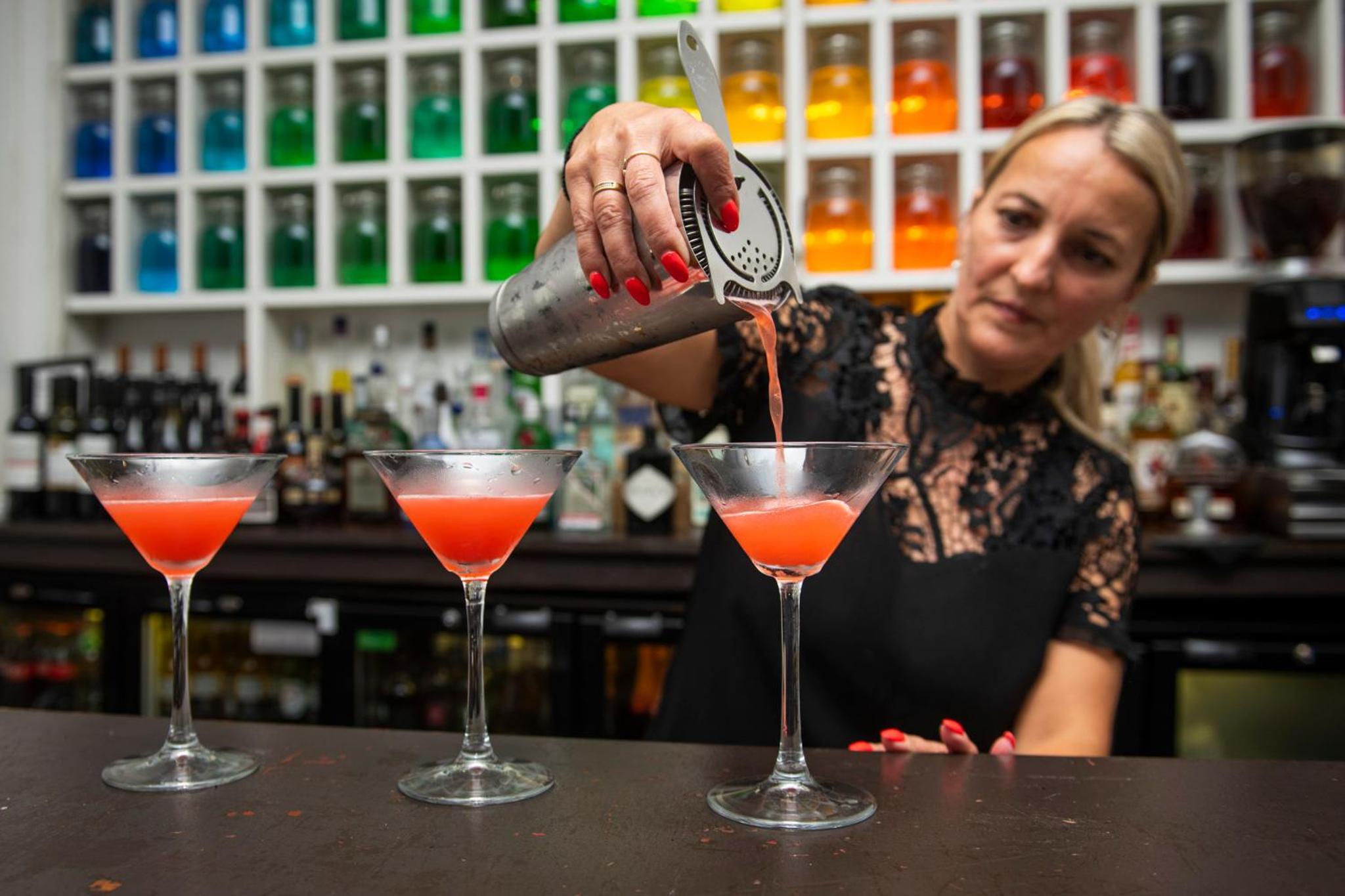 bar