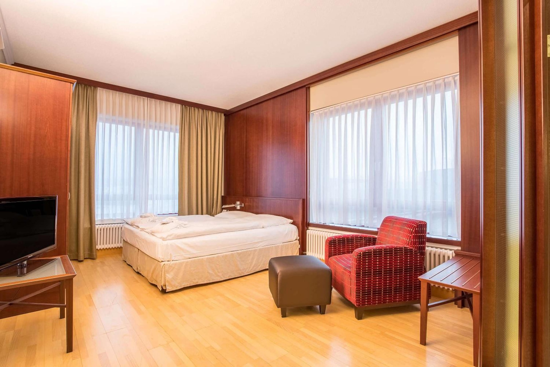 elaya frankfurt oberursel, Trademark Collection