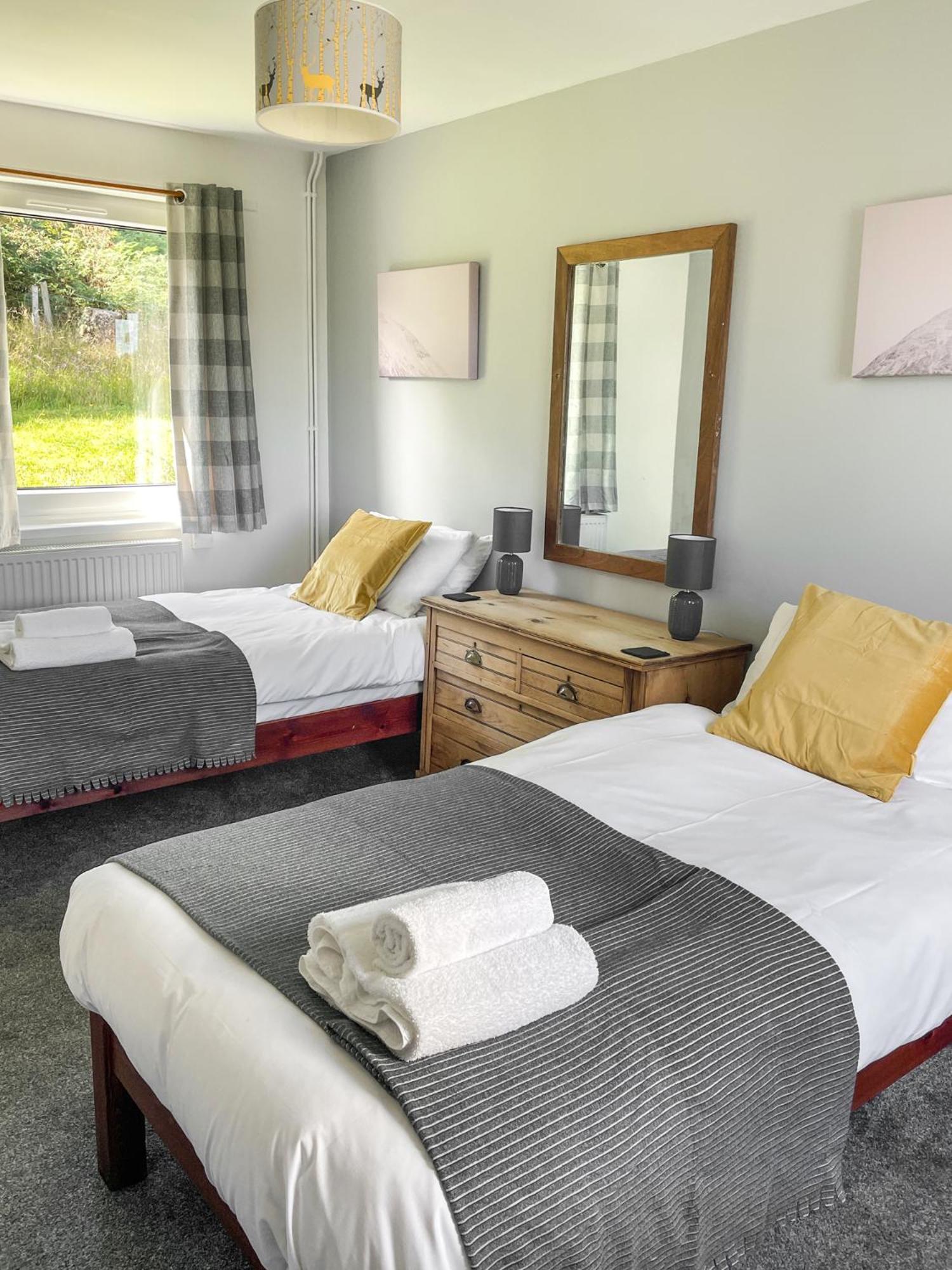 Old Kyle Farm - Stunning Views - 2 mins from Skye Bridge