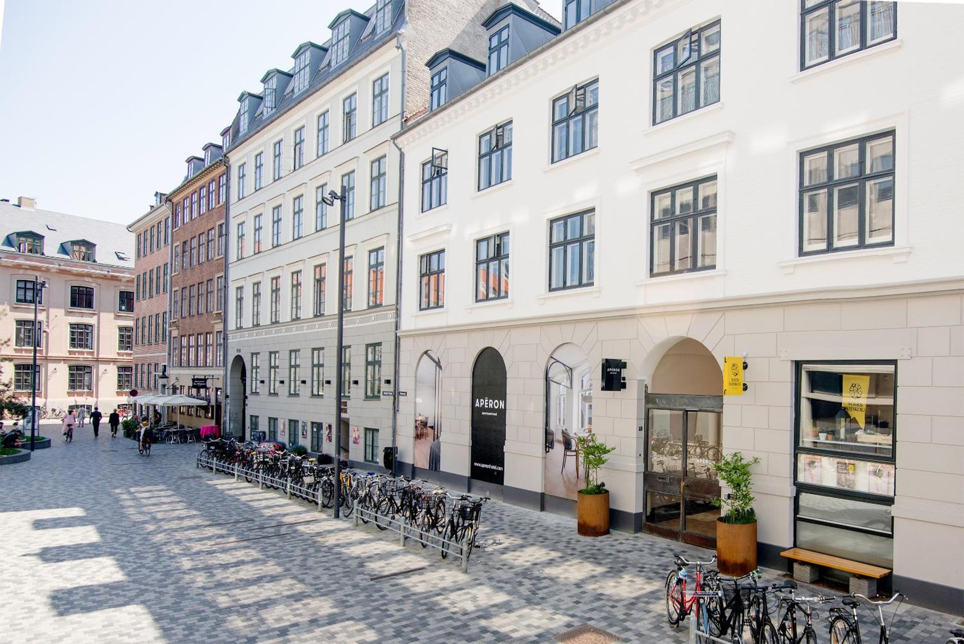 Apēron Apartment Hotel