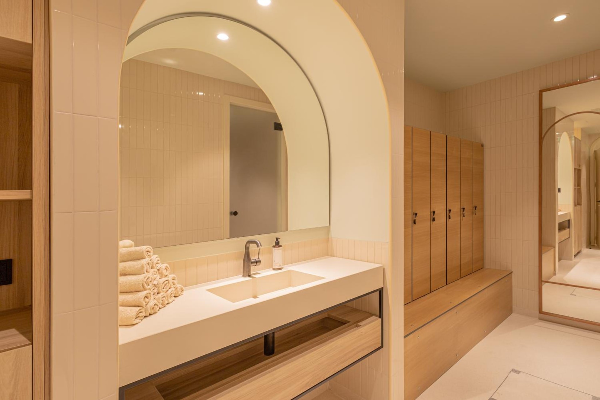 LUSTER Hotel