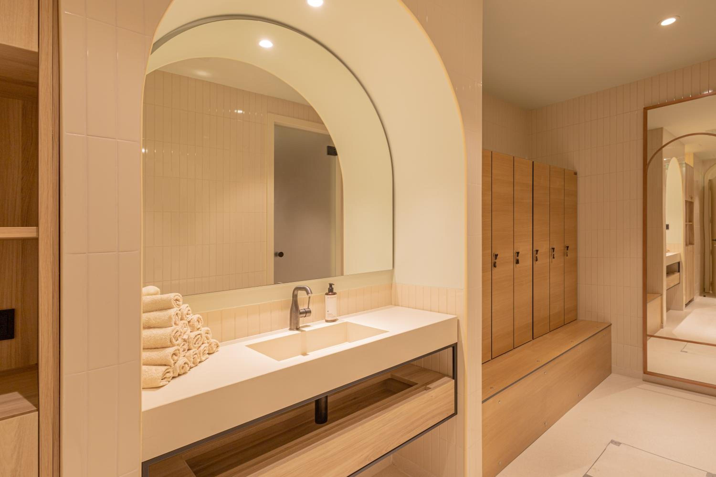 LUSTER Hotel