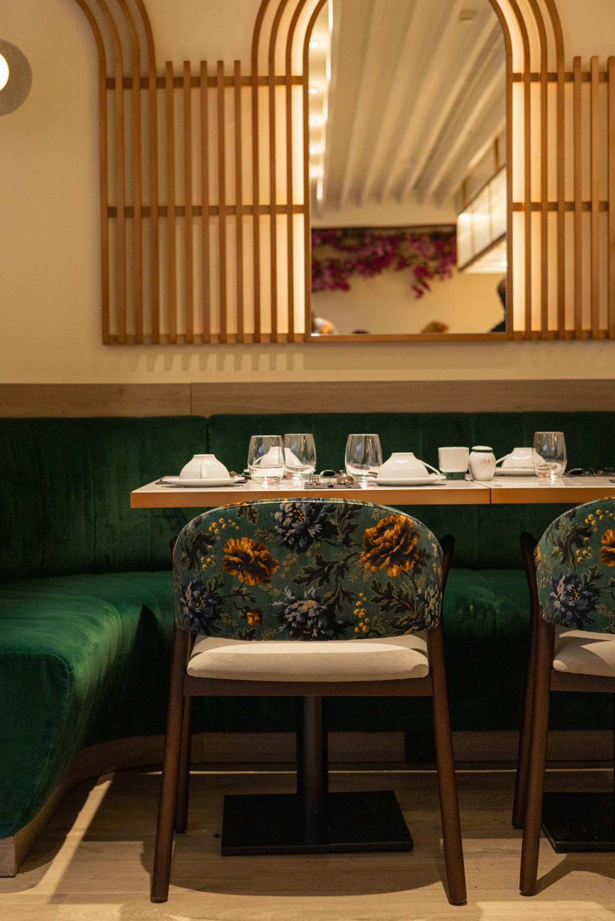 LUSTER Hotel