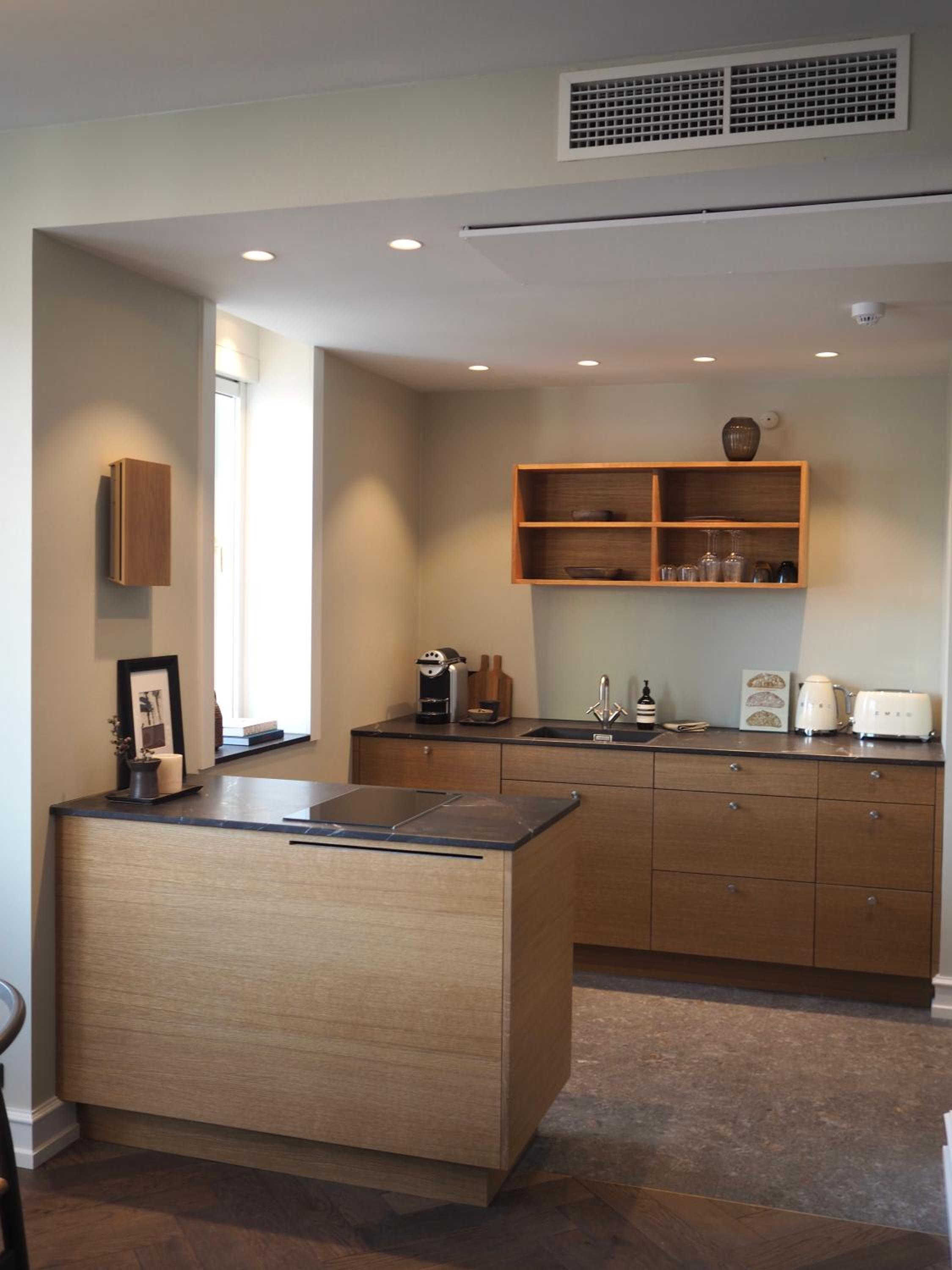 Hypernym Hotel & Suites