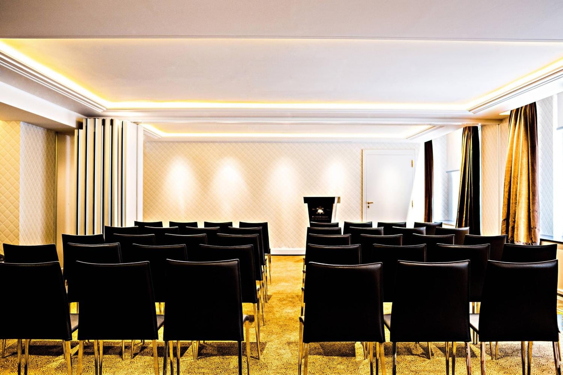 Prince de Galles, a Luxury Collection hotel, Paris