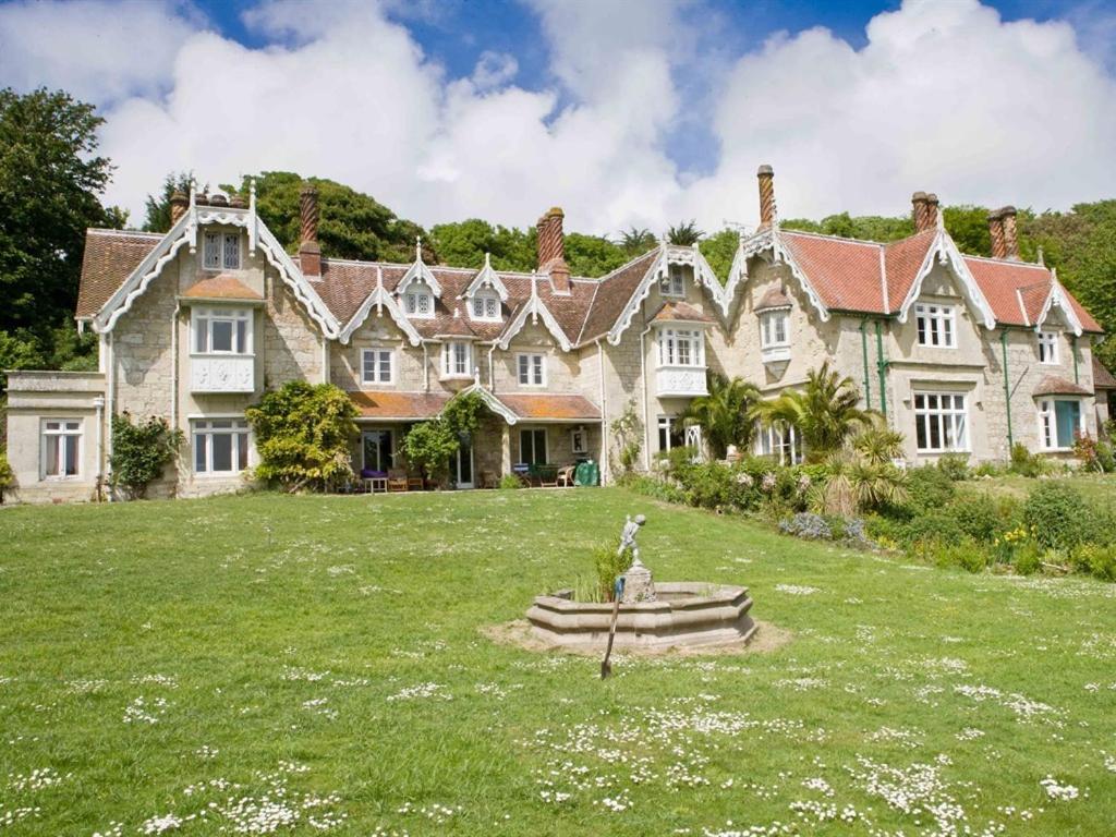 Lisle Combe
