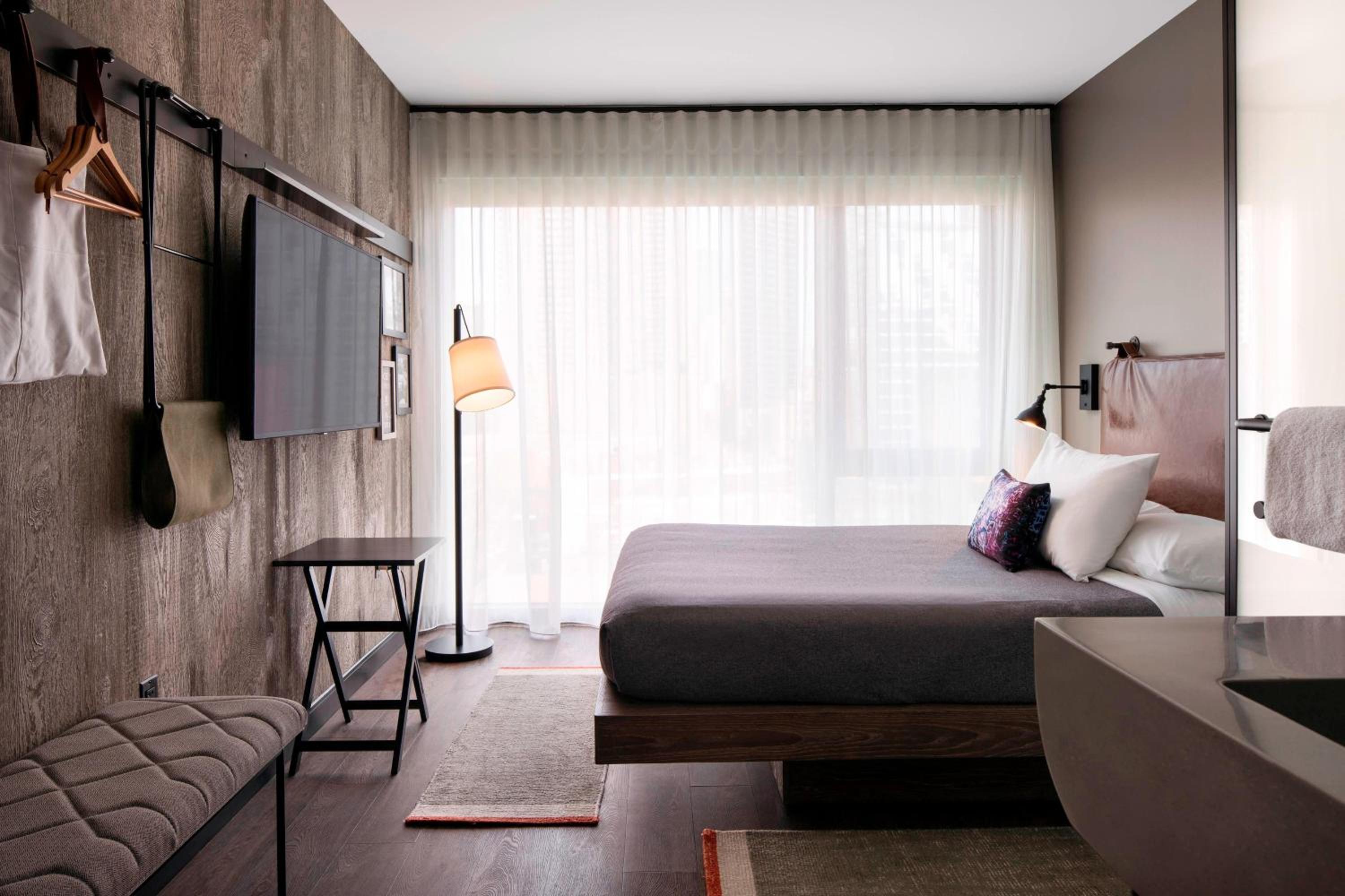 Moxy Chicago Downtown