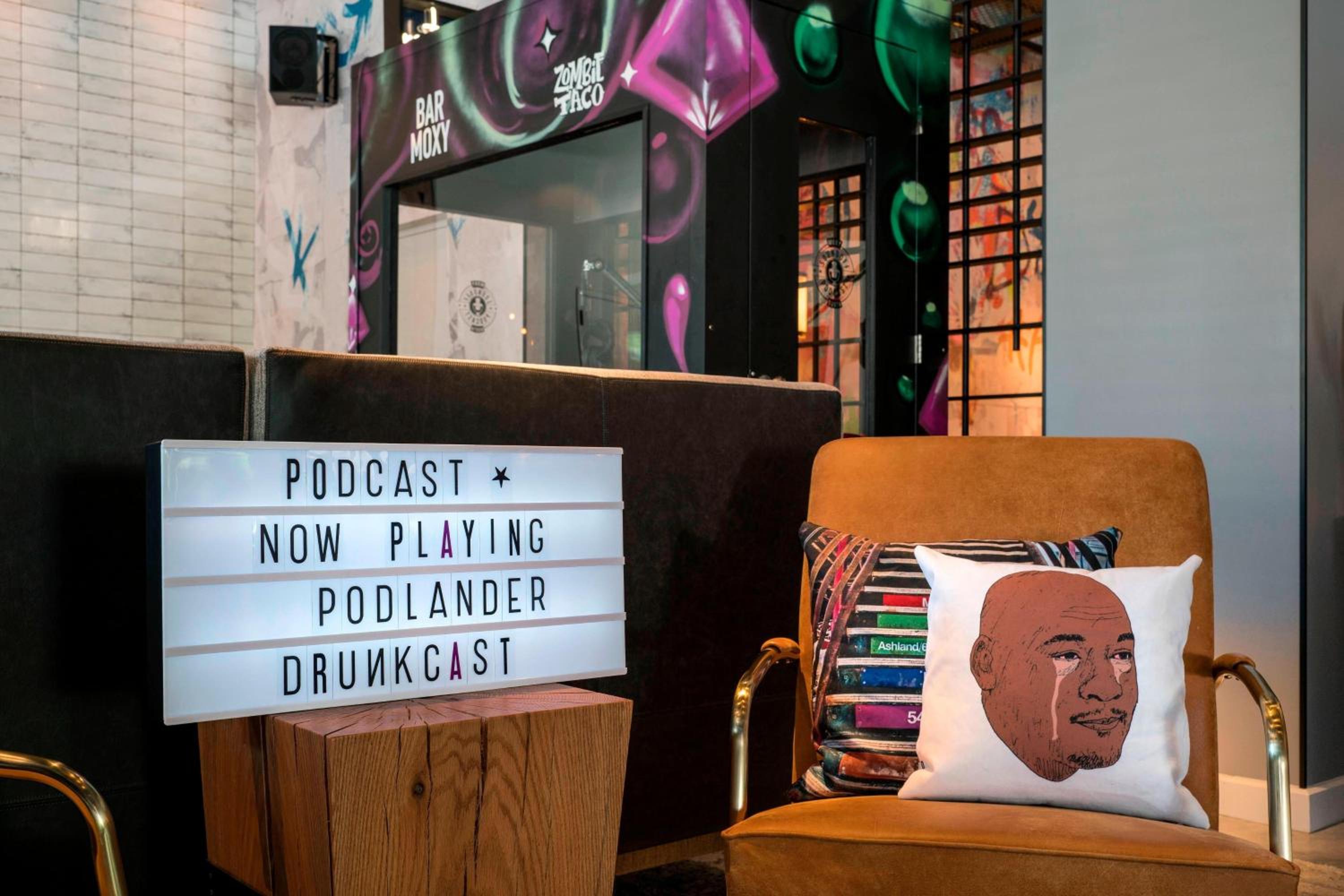 Moxy Chicago Downtown