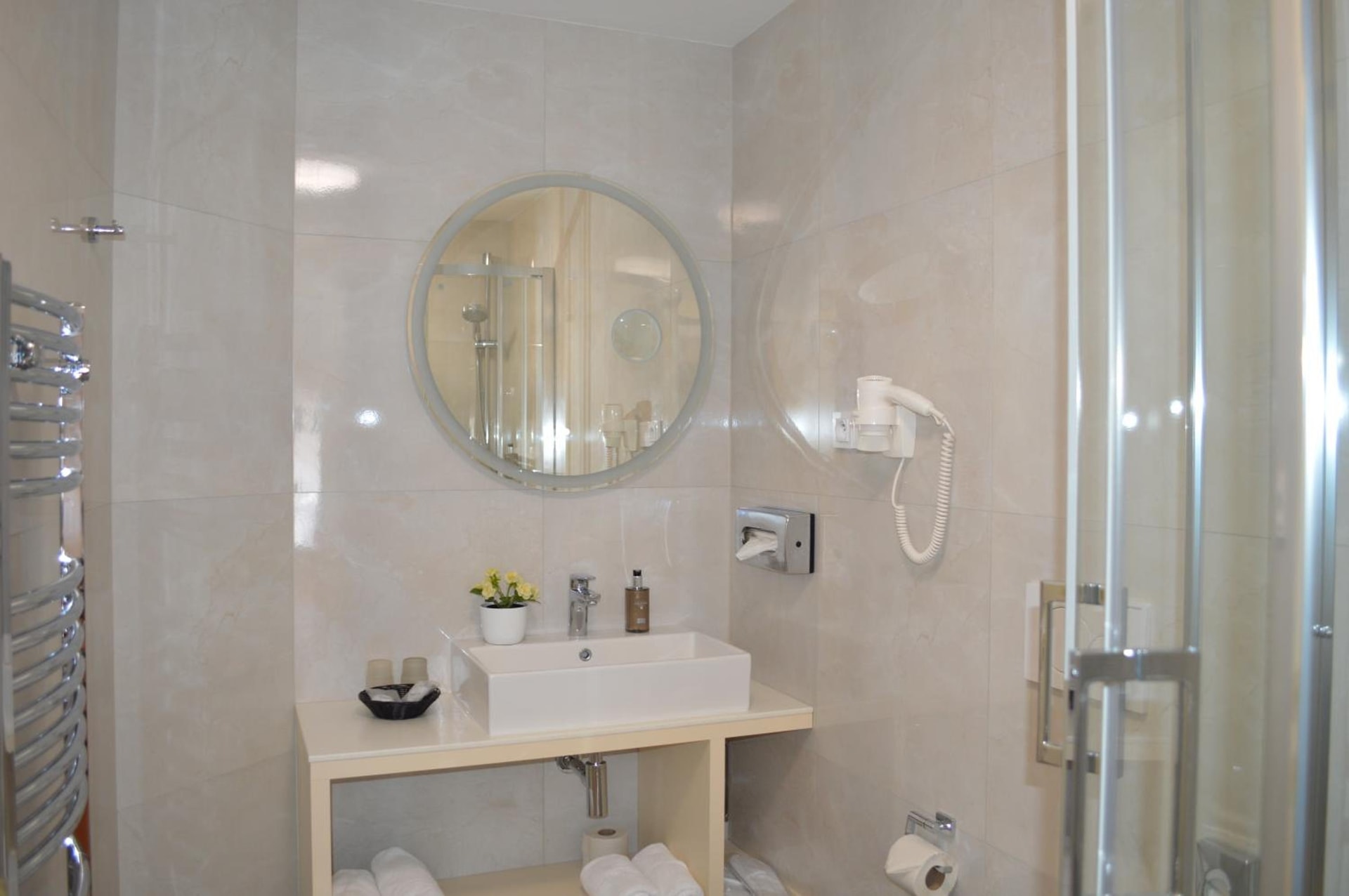 LH Hotel Golden Wheel