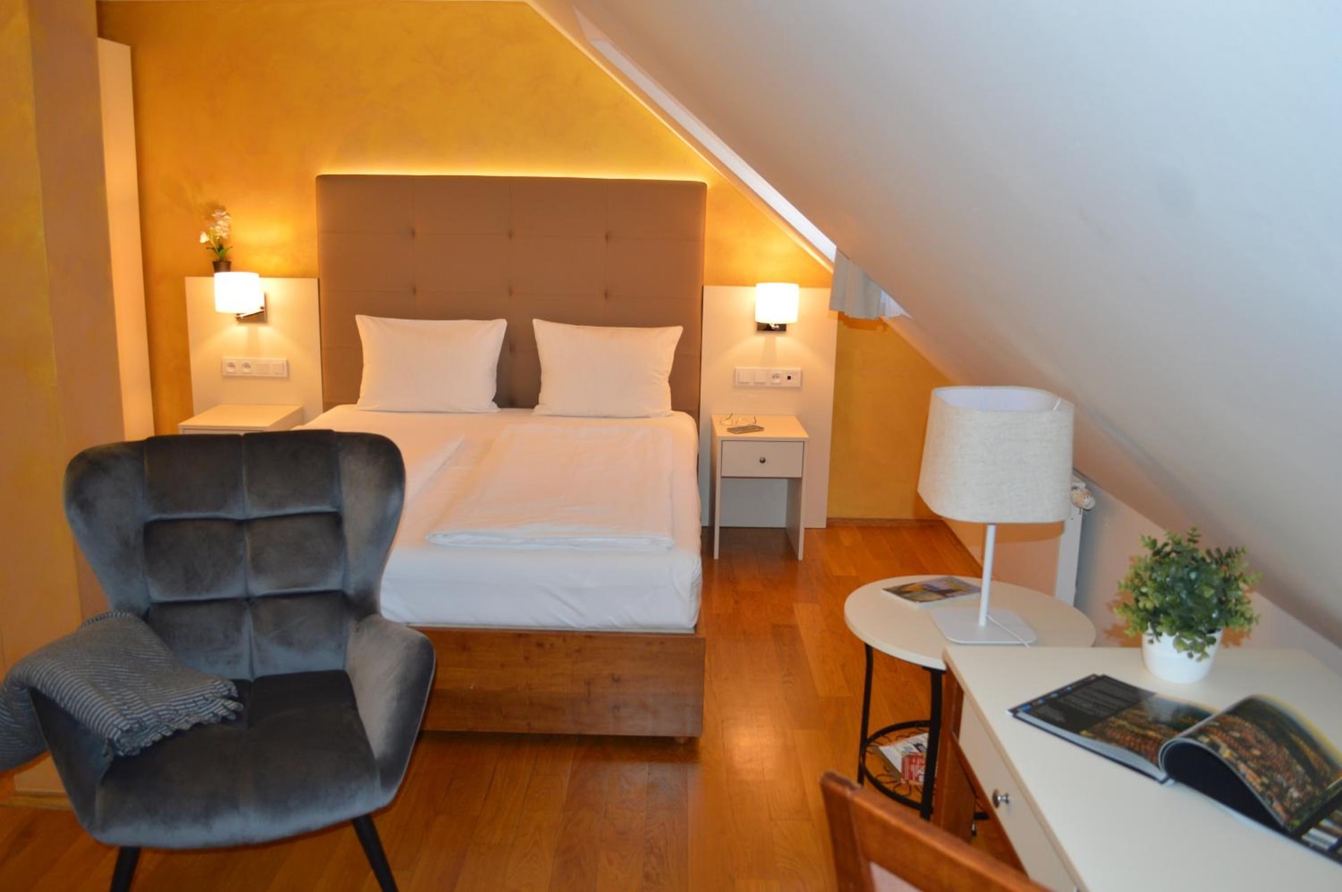 LH Hotel Golden Wheel