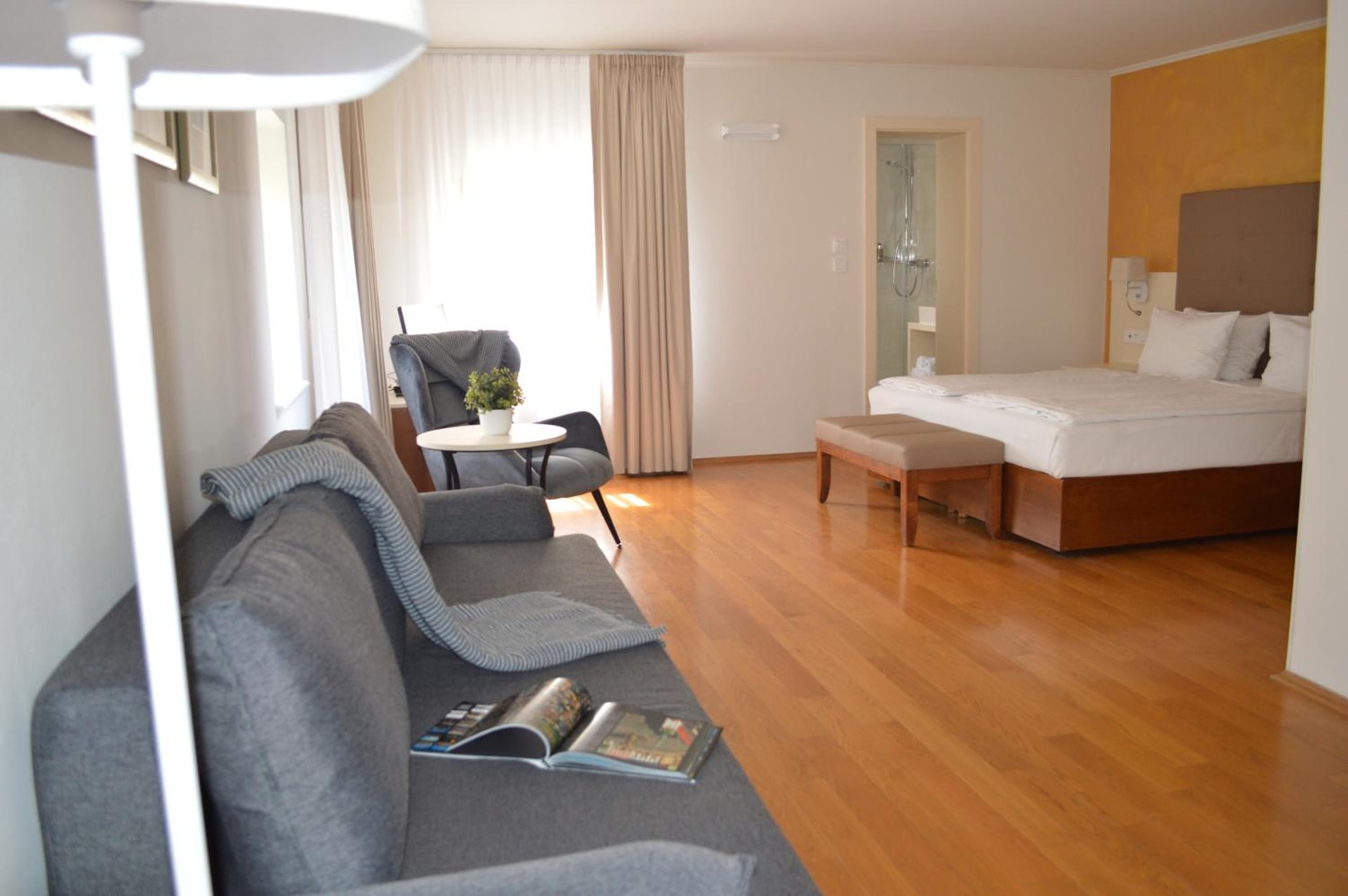 LH Hotel Golden Wheel