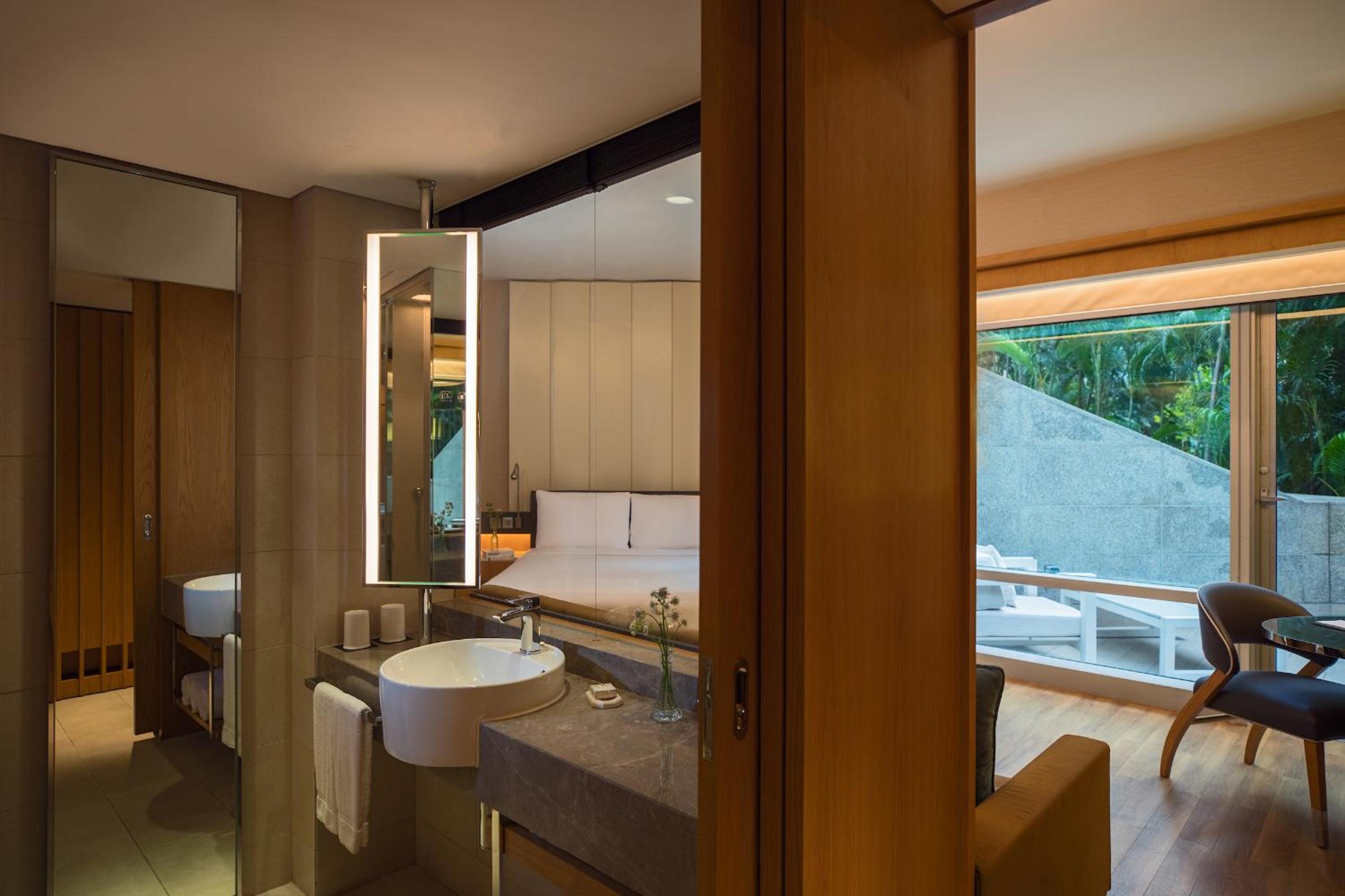 Renaissance Hong Kong Harbour View Hotel