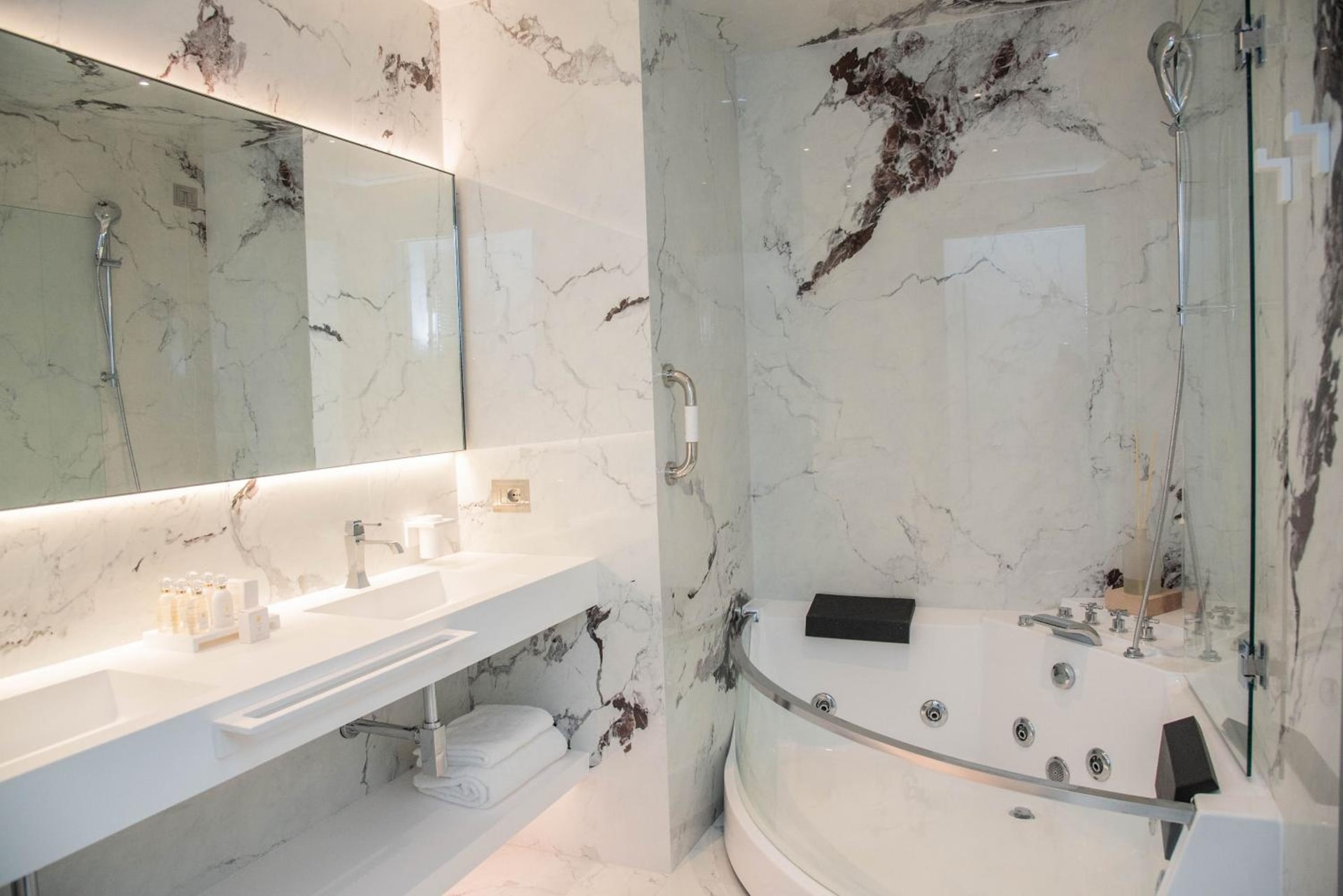 The Promenade Luxury Wellness Hotel