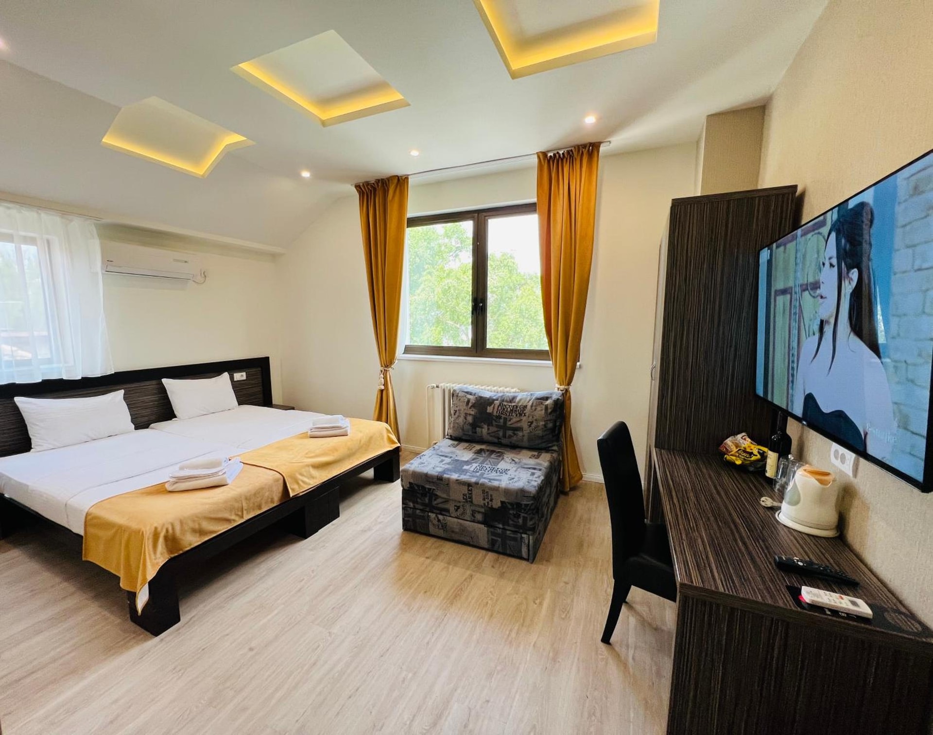 Side One Design Hotel Garni