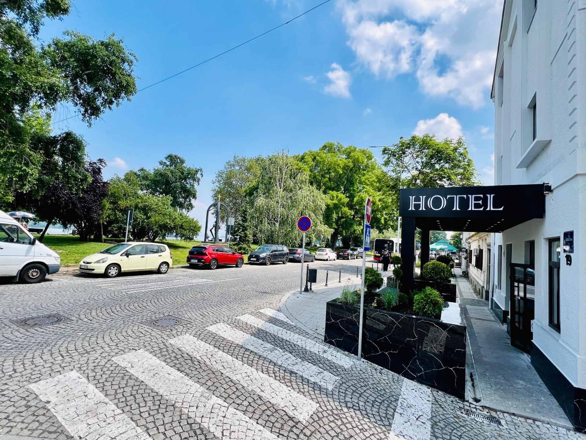 Side One Design Hotel Garni