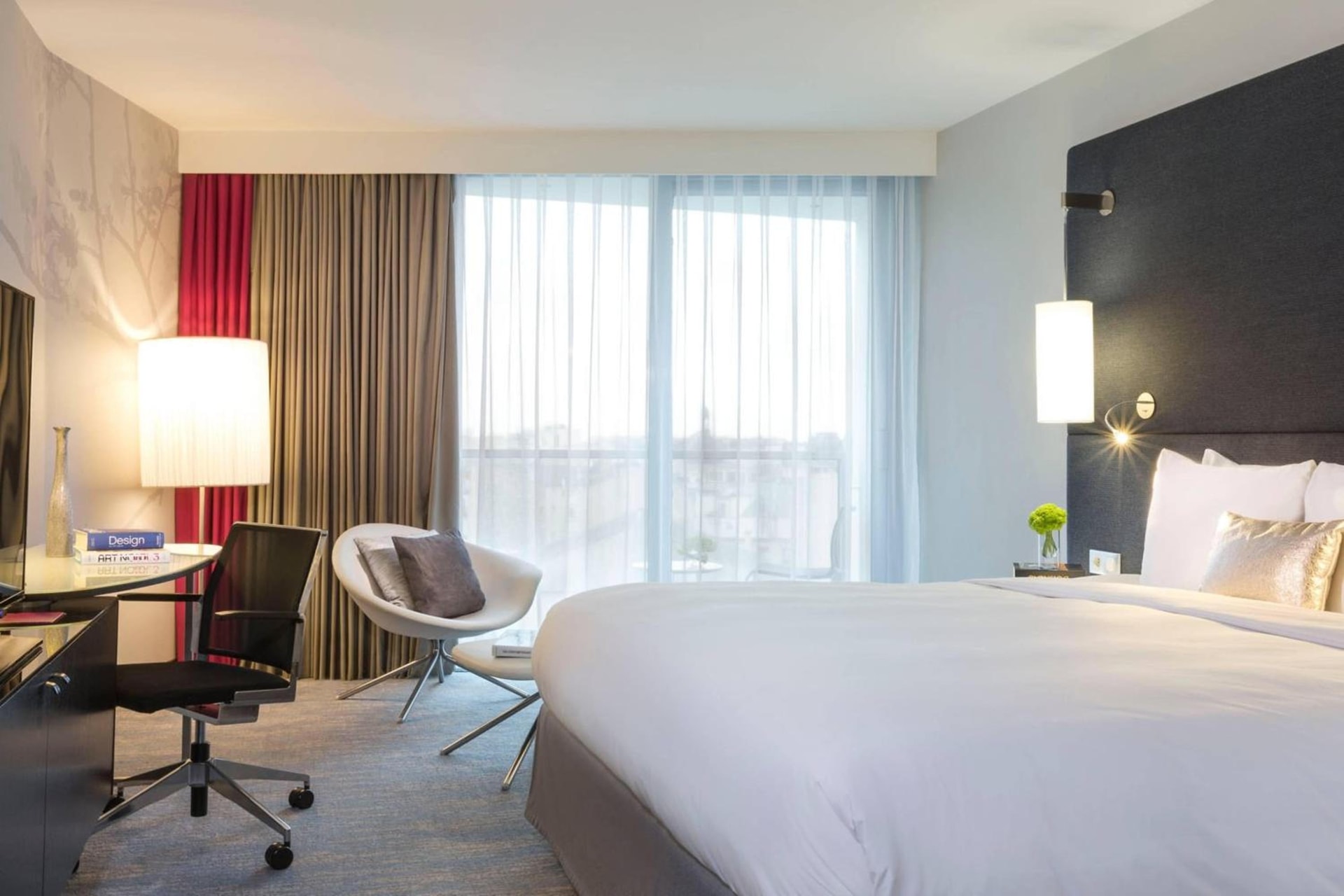 Renaissance Paris Arc de Triomphe Hotel