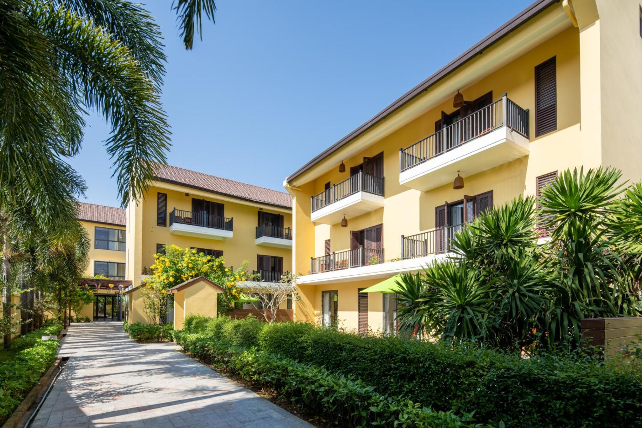 Hoa Co Villa - Garden & Poolview