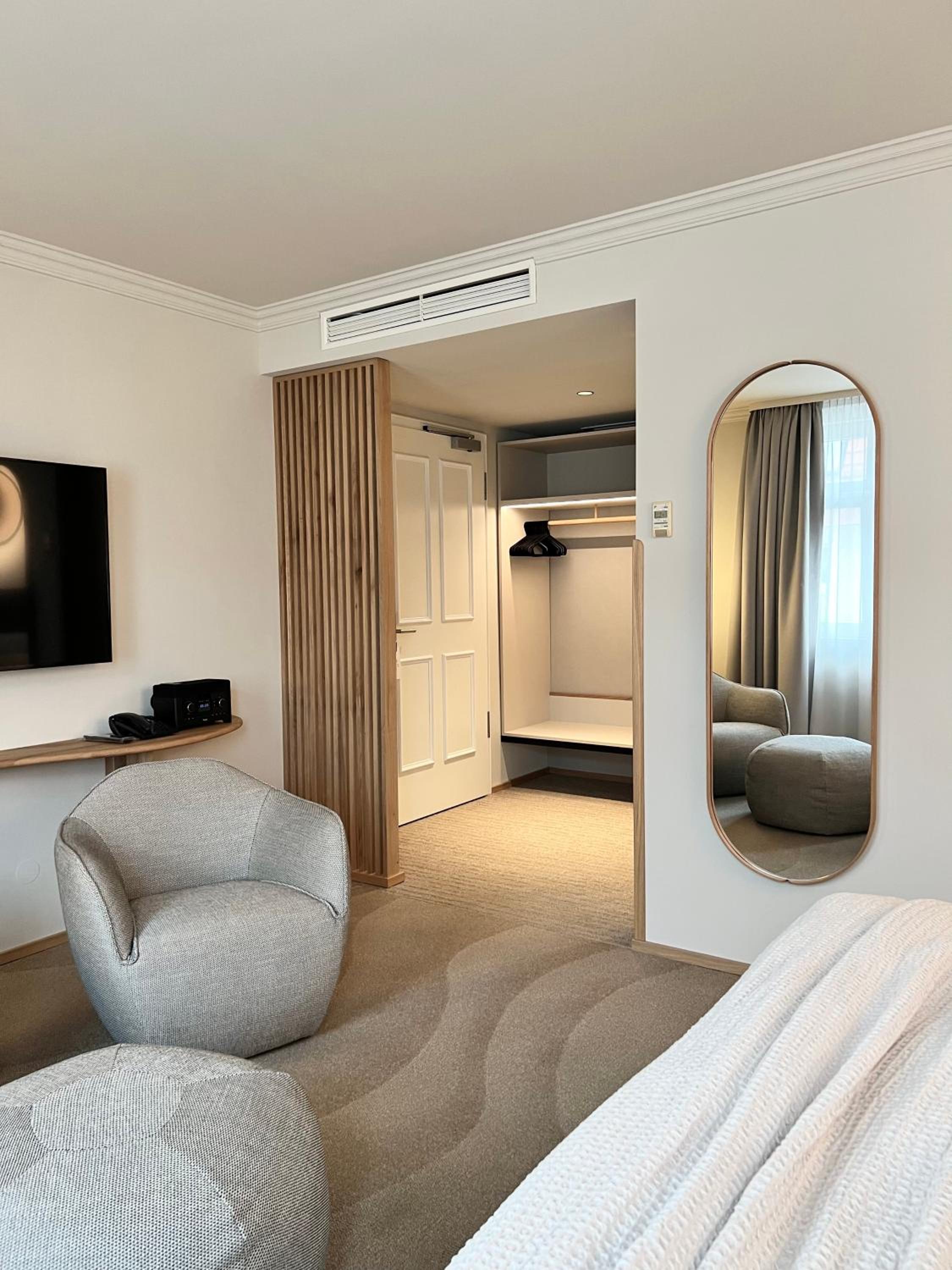 ADELANTE Boutique Hotel