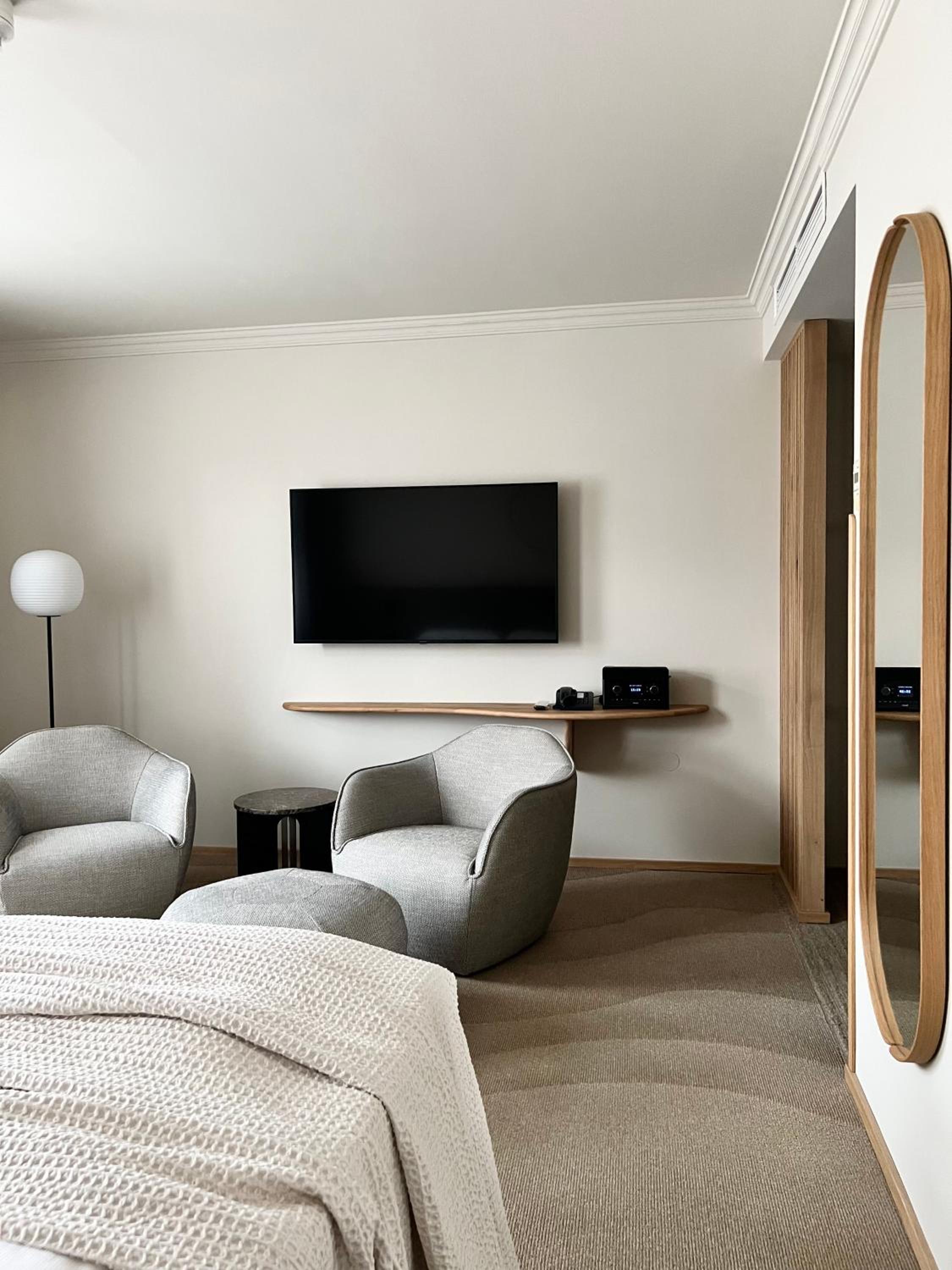 ADELANTE Boutique Hotel