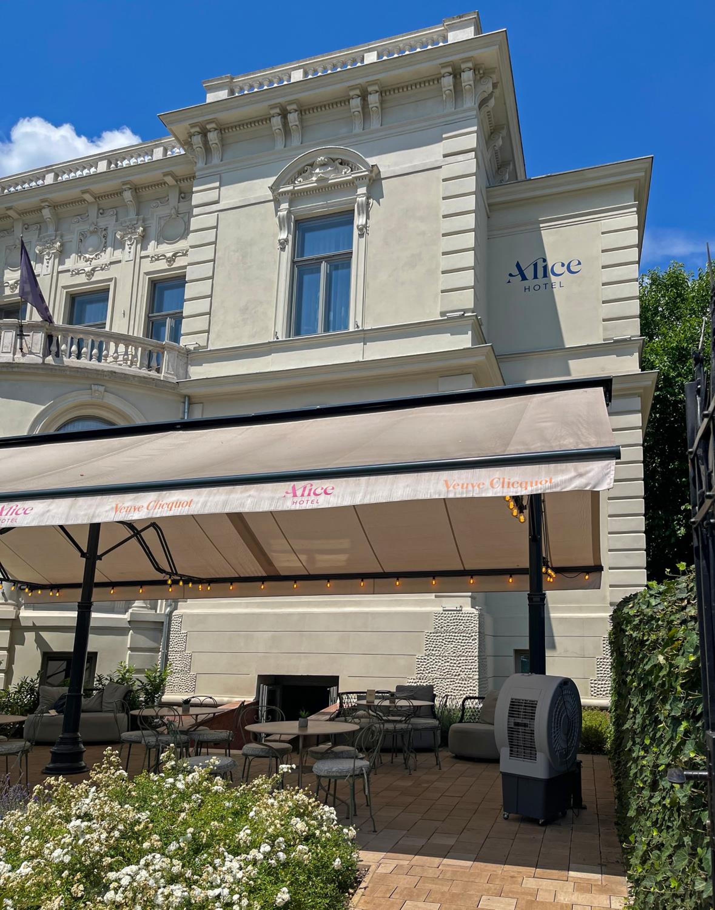 Alice Hotel
