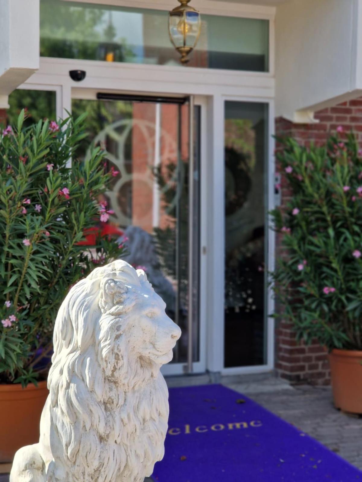 Chasse Residency Hotel