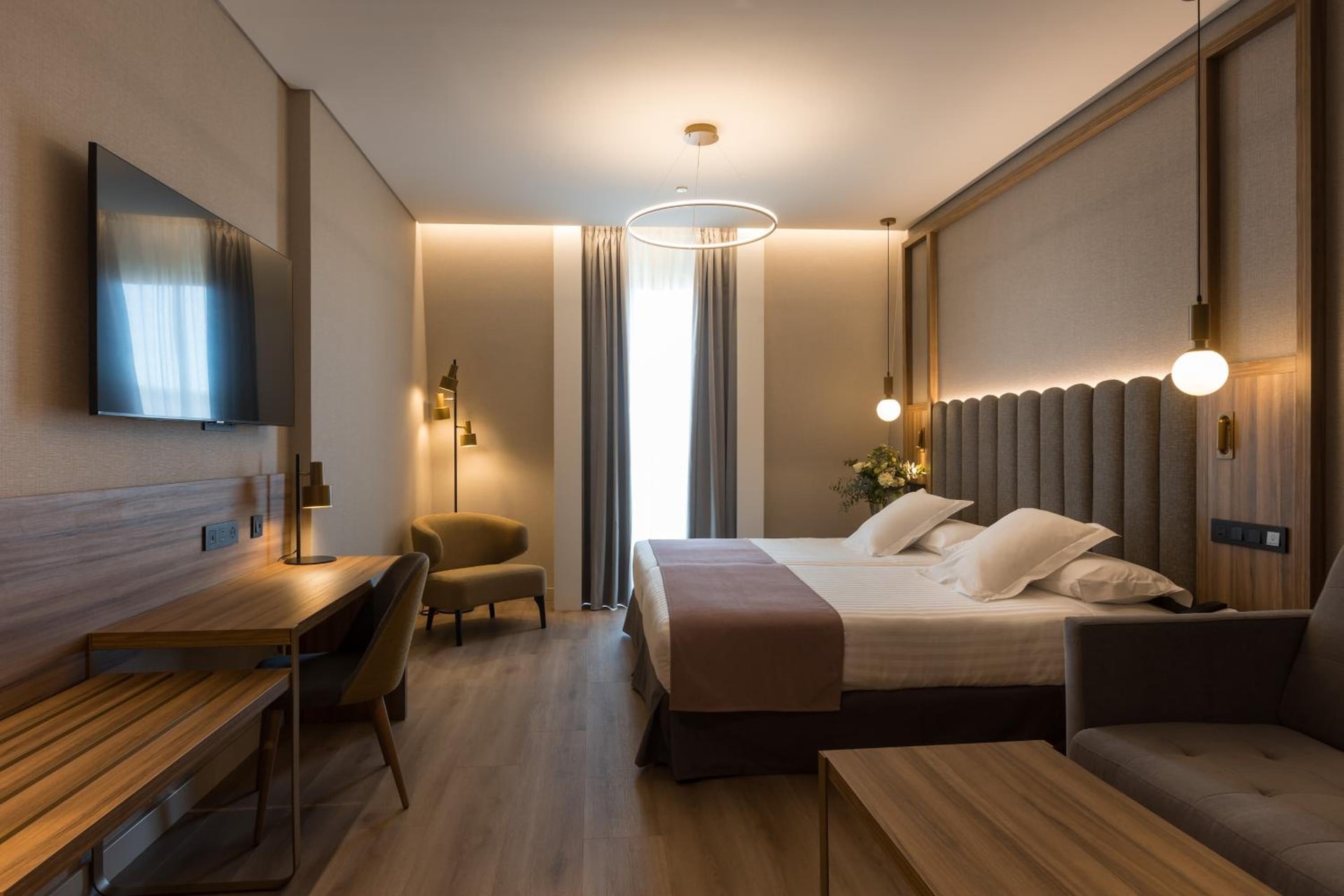 Hotel Giralda Center