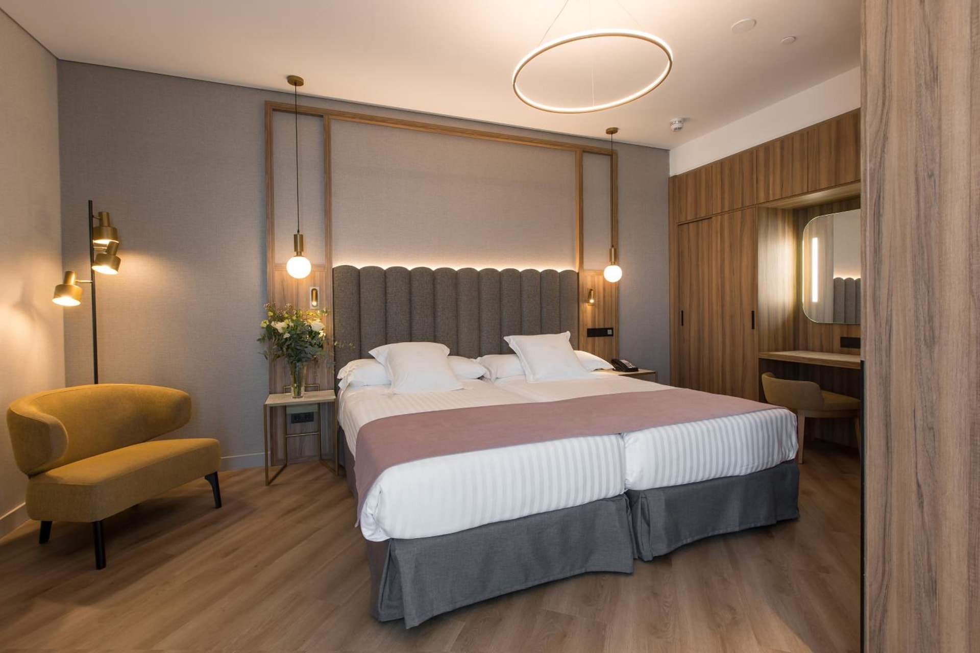 Hotel Giralda Center