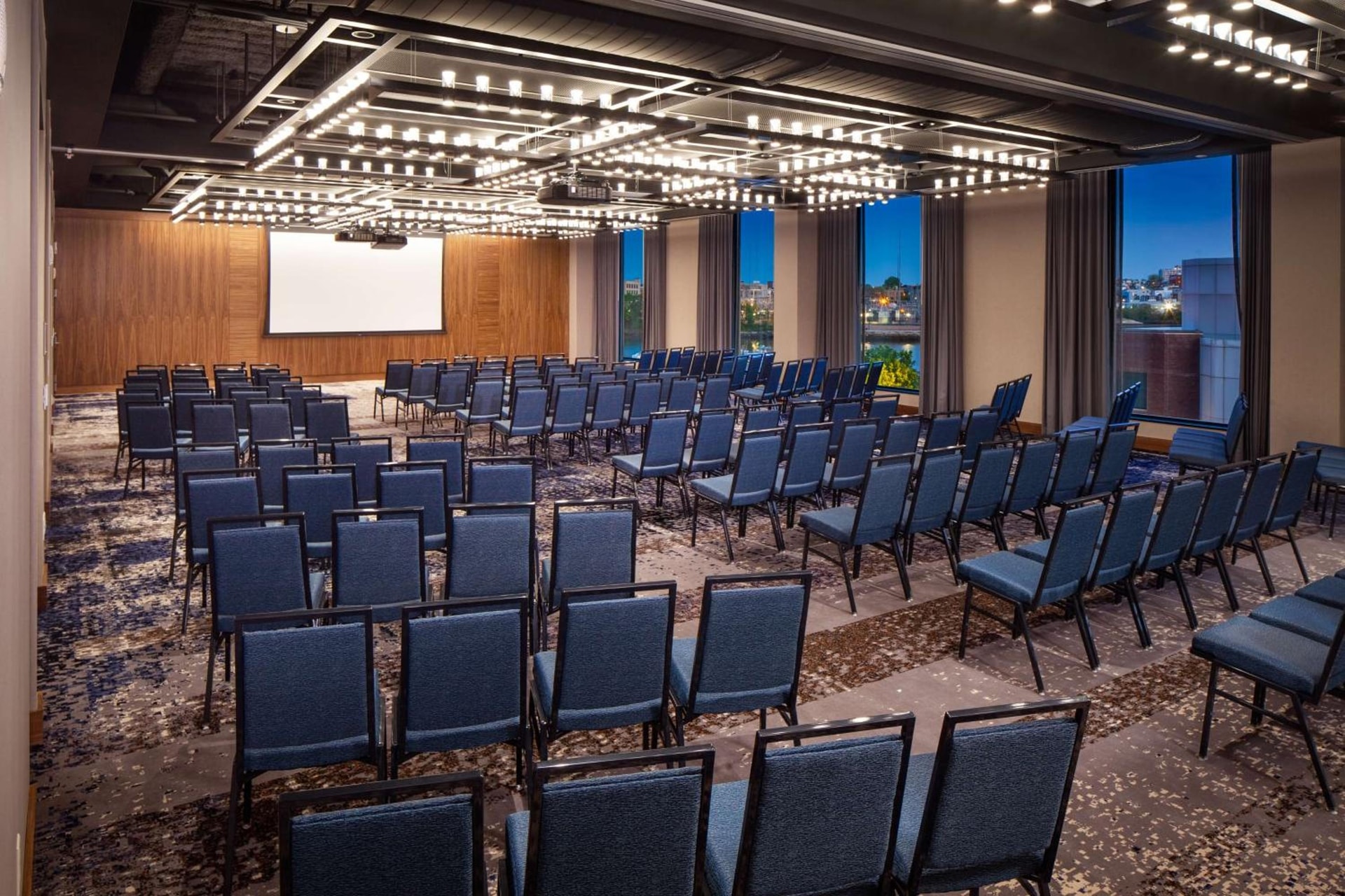 Hampton by Hilton at the Boston Seaport District
