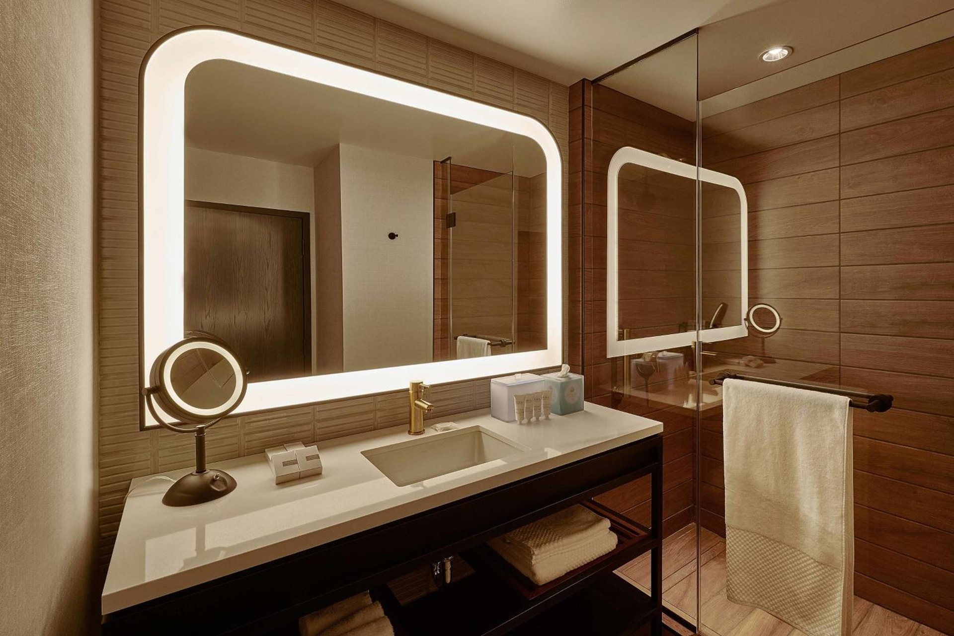 Sable At Navy Pier Chicago, Curio Collection By Hilton
