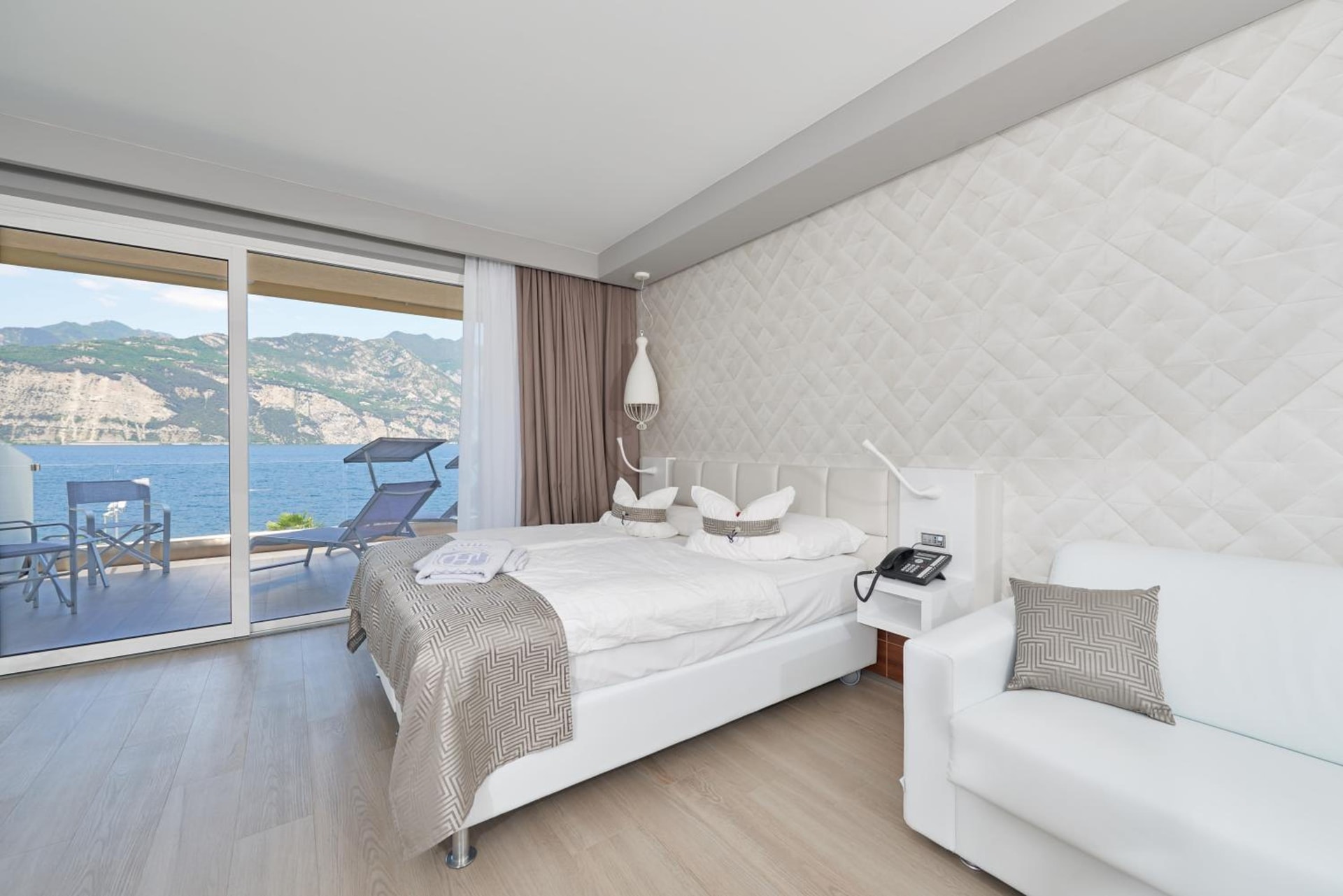 Hotel Castello Lake Front
