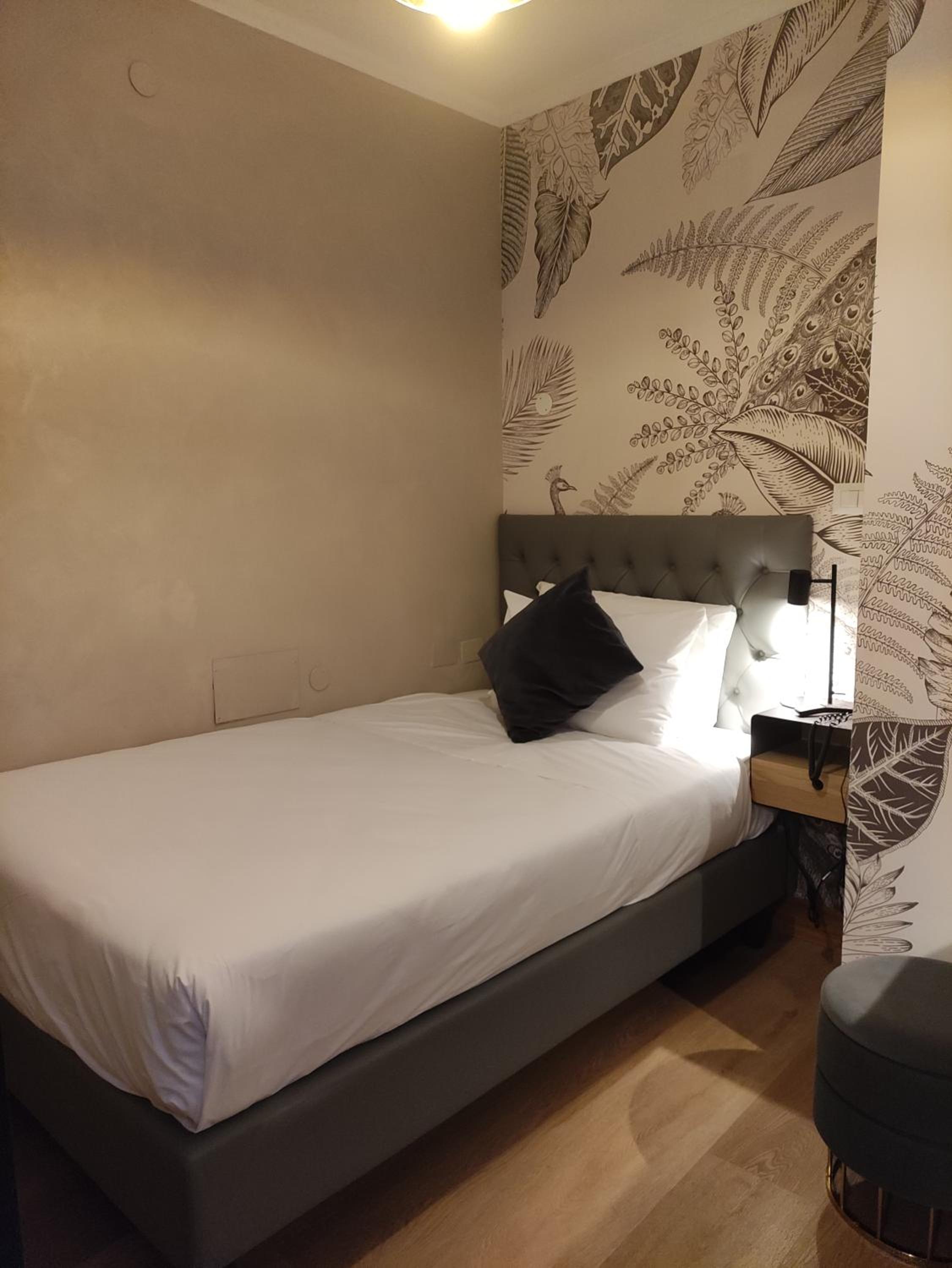 Hotel White