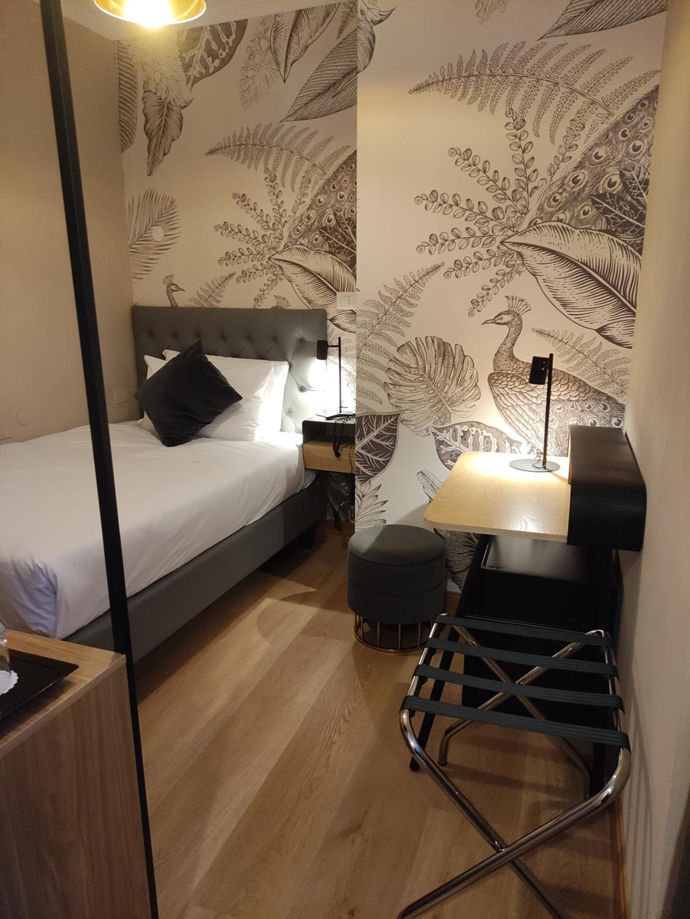 Hotel White