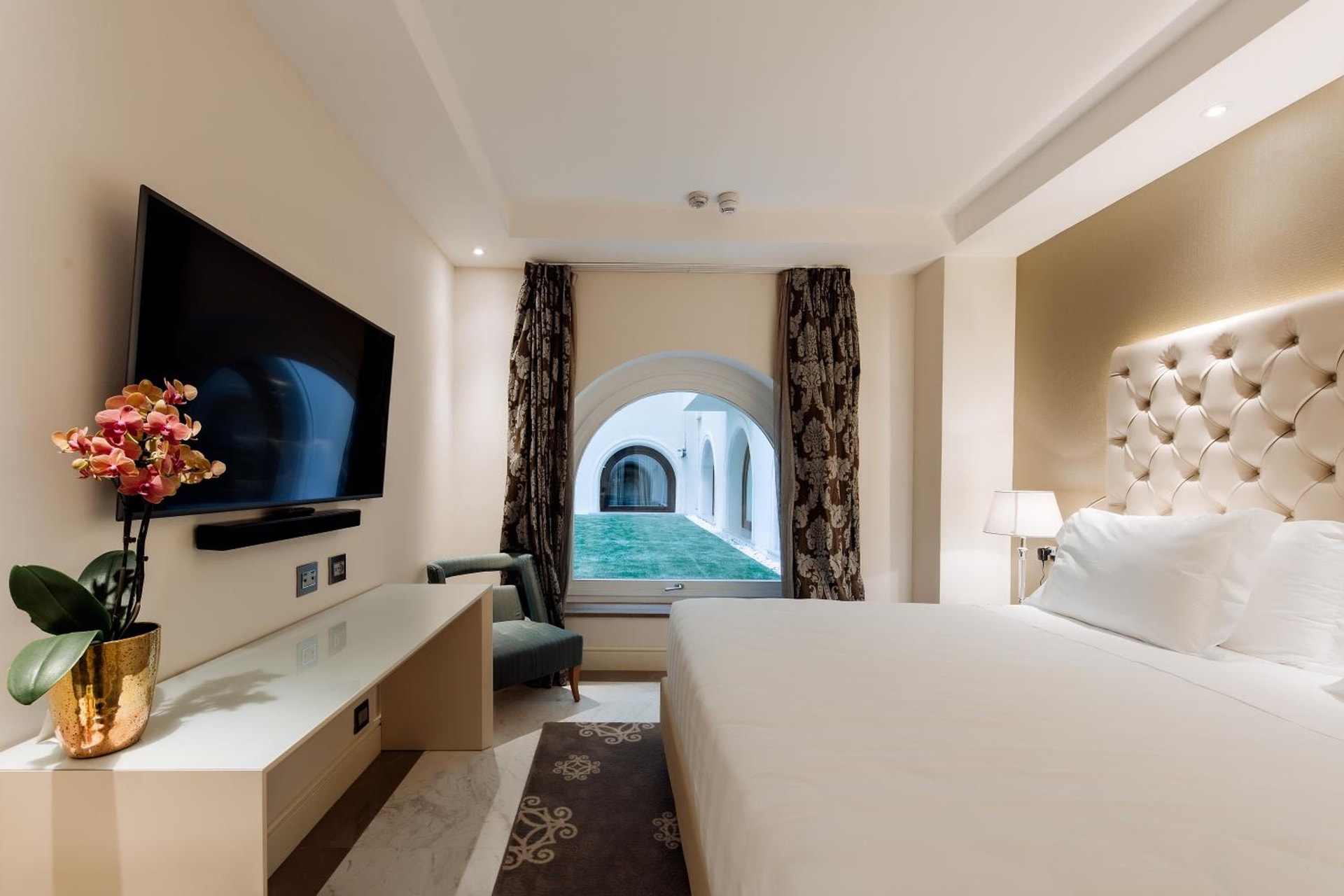 Aleph Rome Hotel, Curio Collection By Hilton