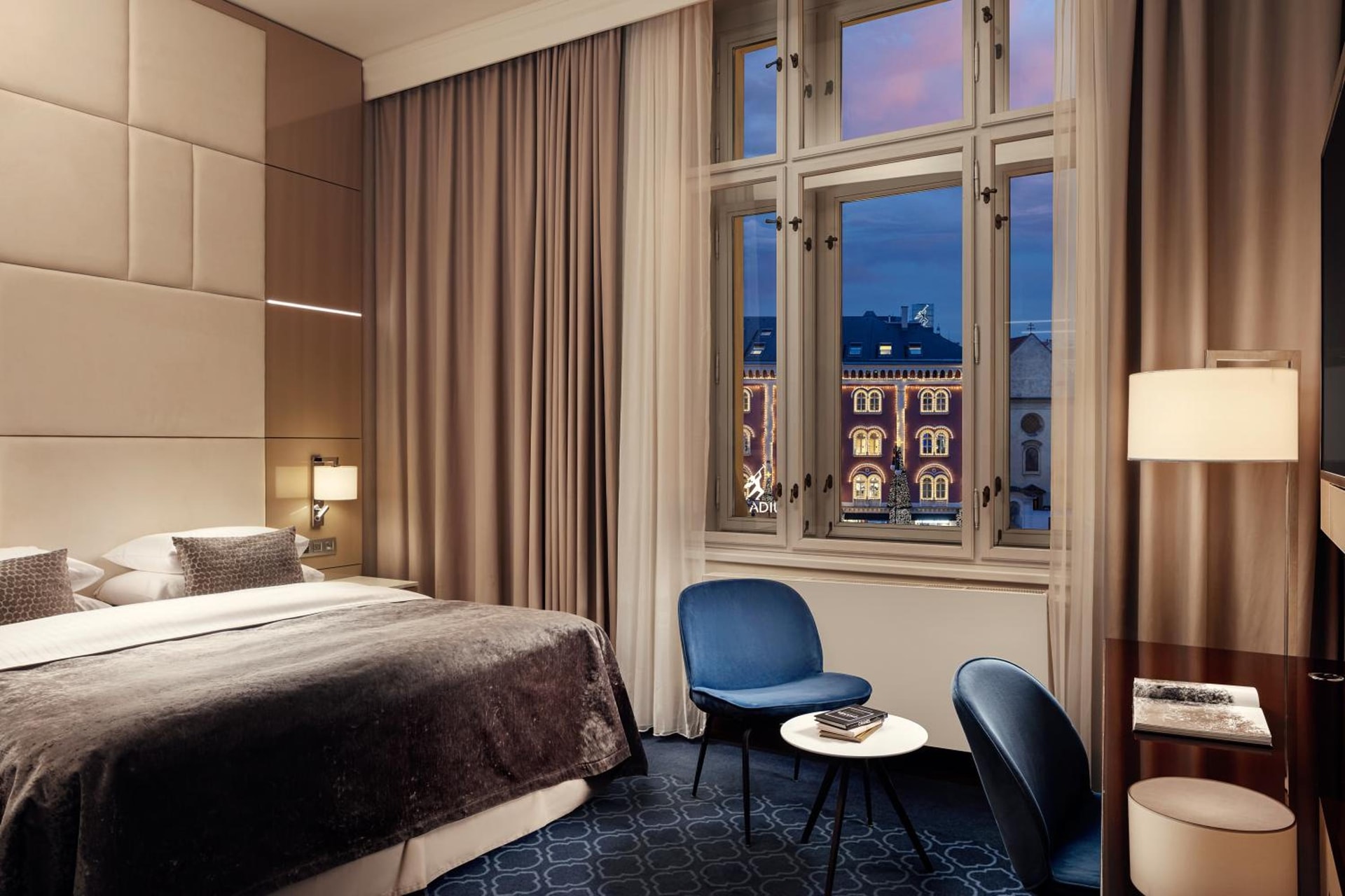 Hotel KINGS COURT