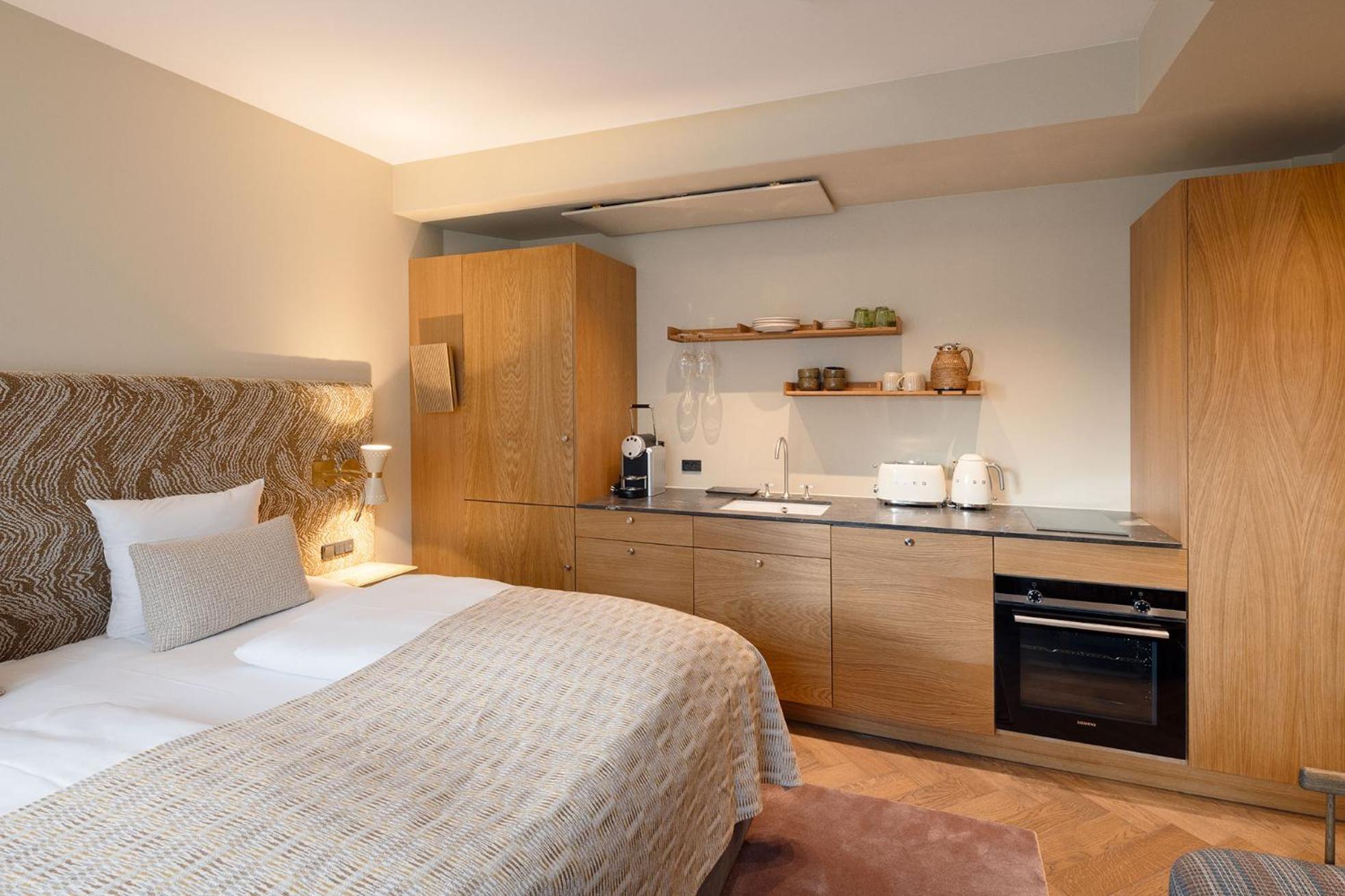 Hypernym Hotel & Suites