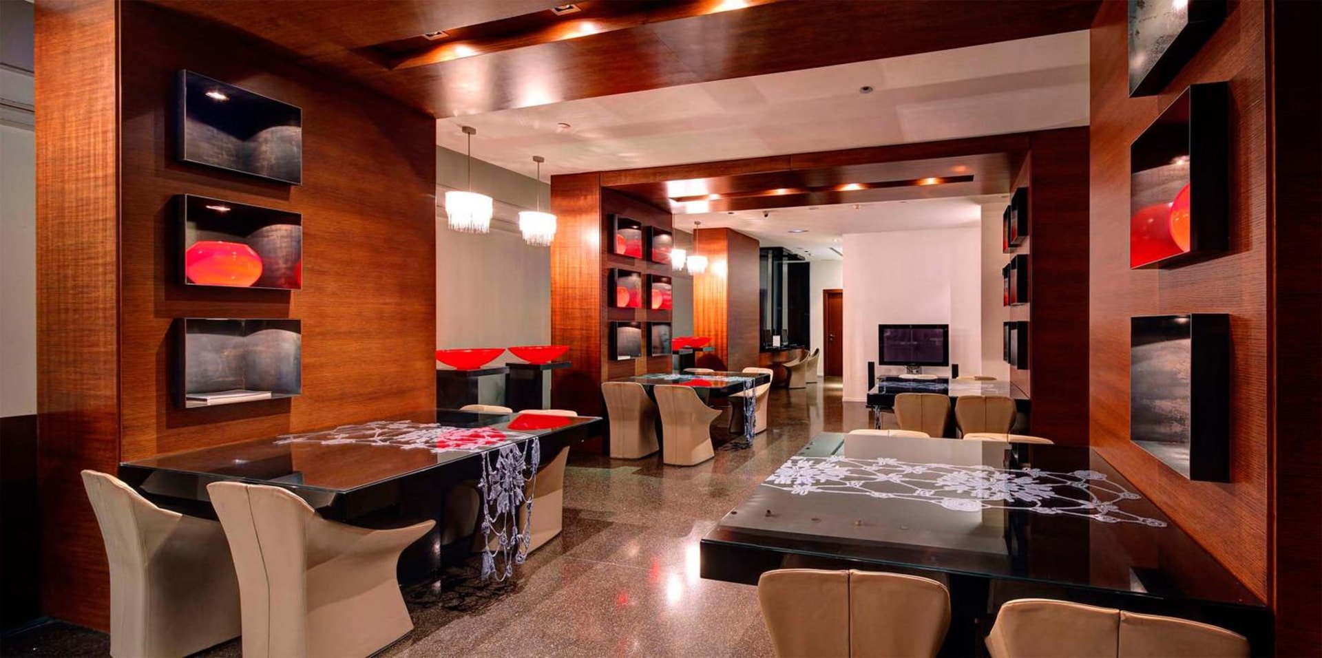Olivia Plaza Hotel