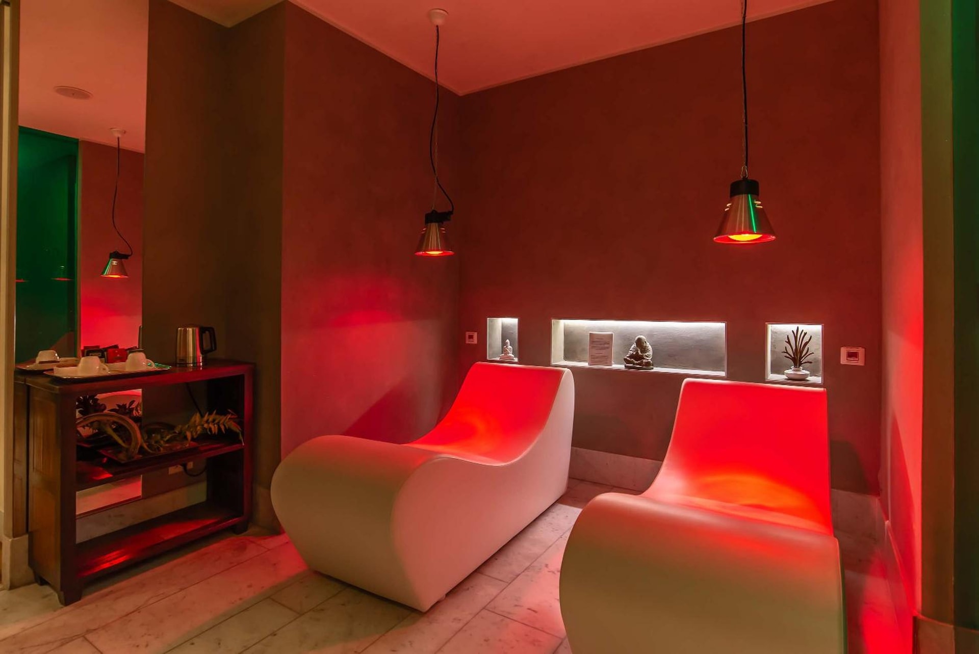 Hotel White