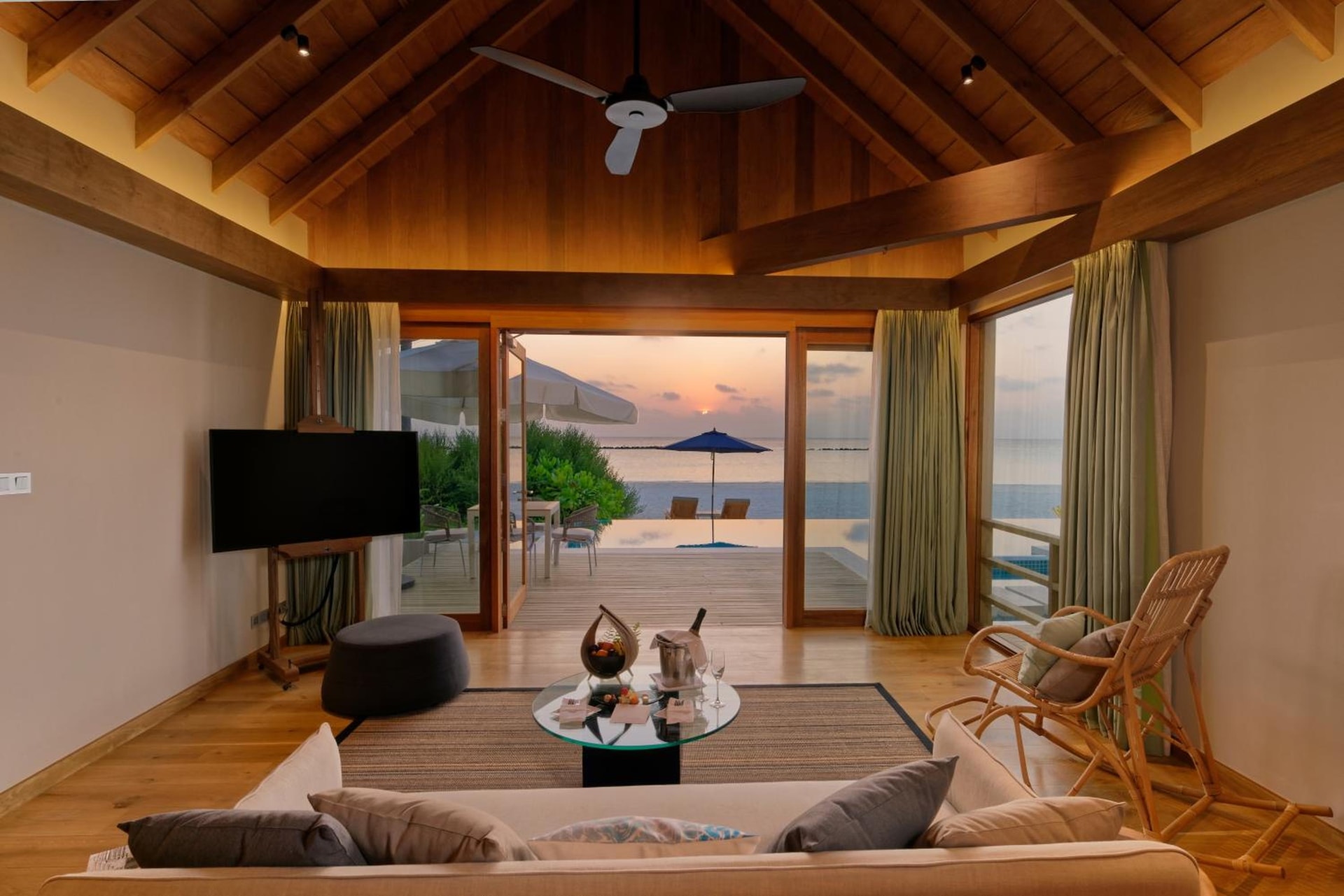 Emerald Faarufushi Resort & Spa - Deluxe All Inclusive