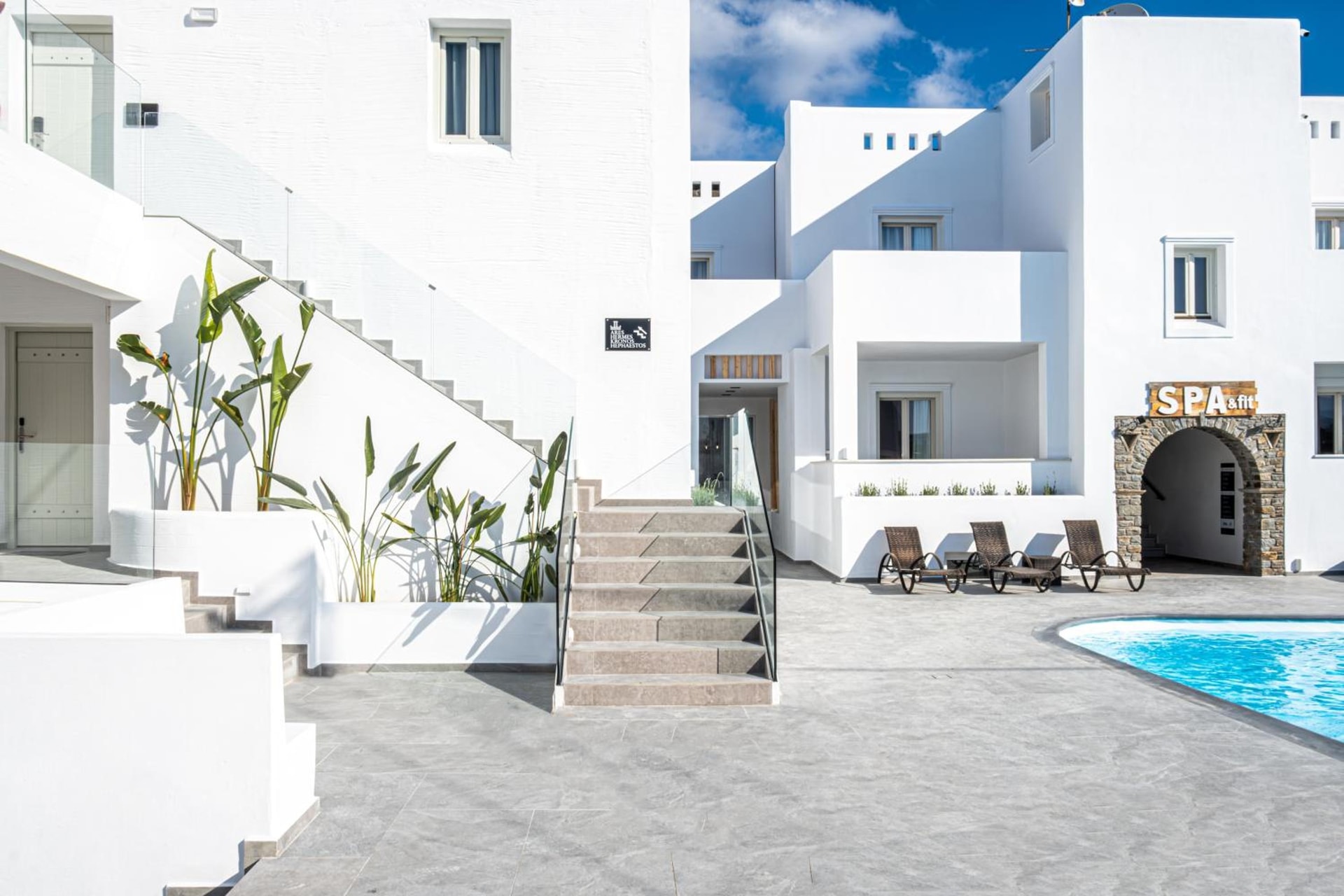 Liana Beach Hotel & Spa