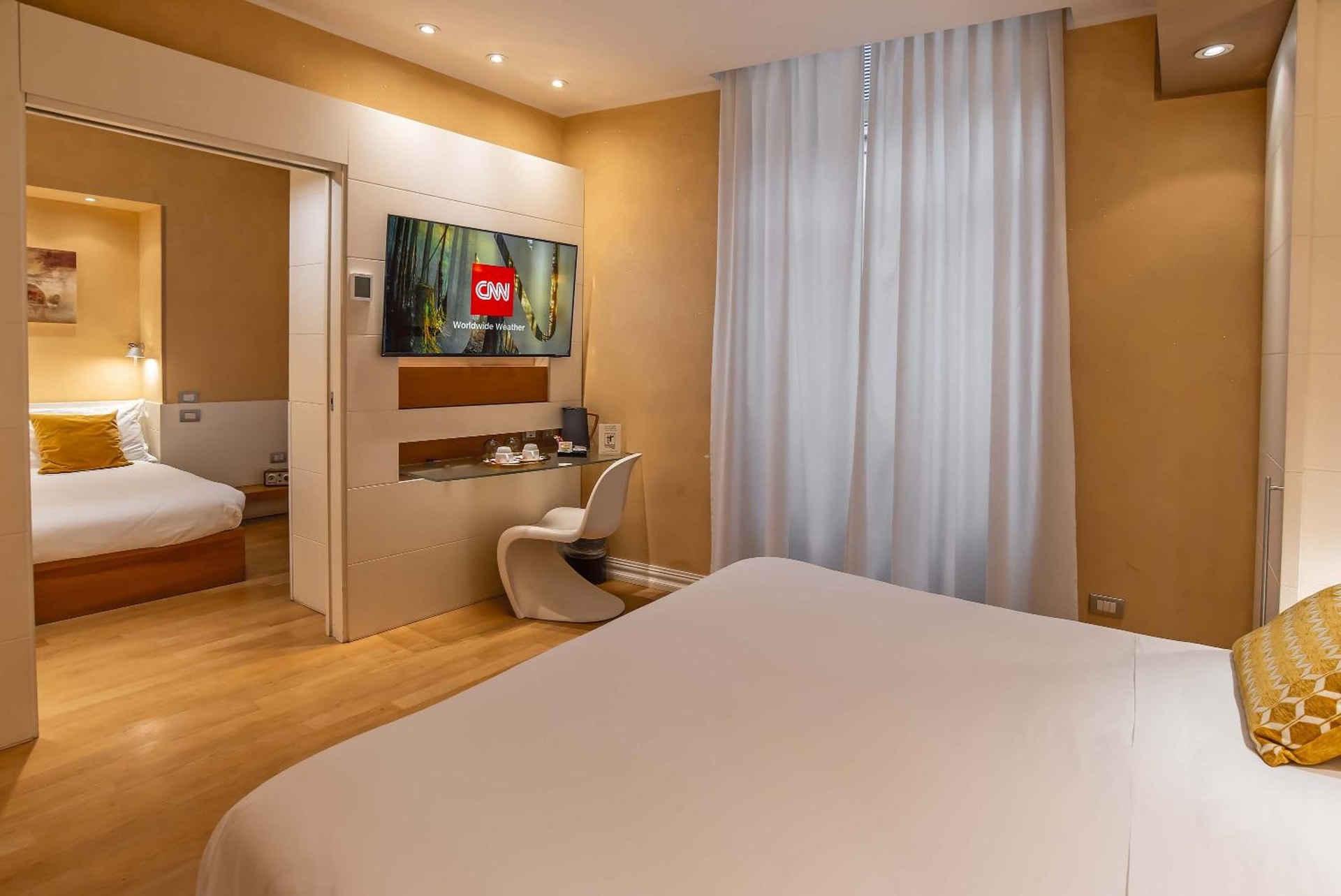 Hotel White