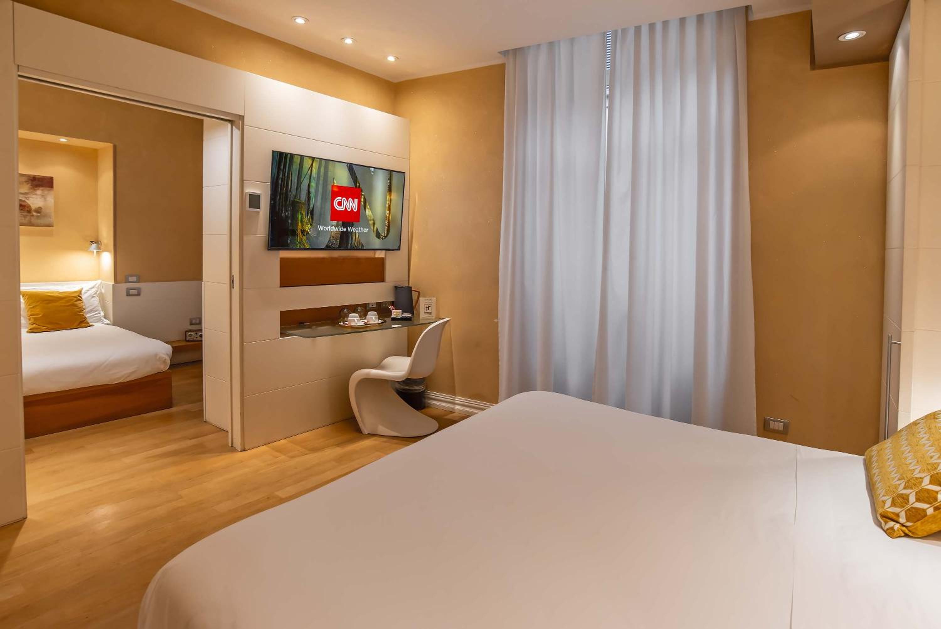 Hotel White