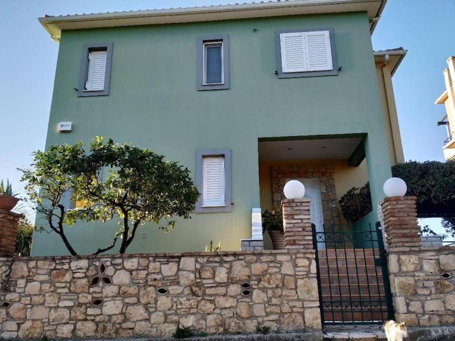 Villa in Skafidia overlooking the Ionian Sea
