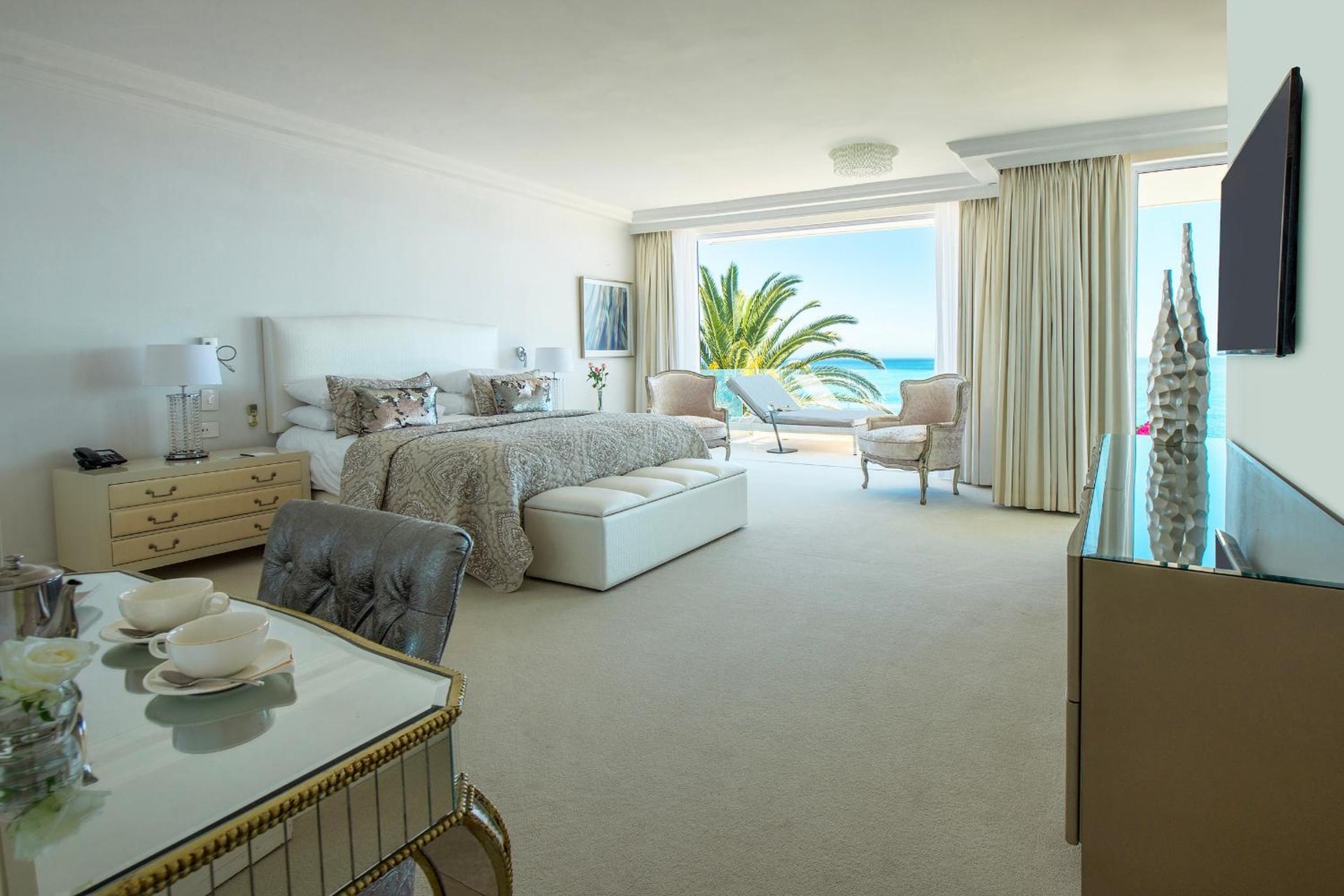 The Clarendon - Bantry Bay