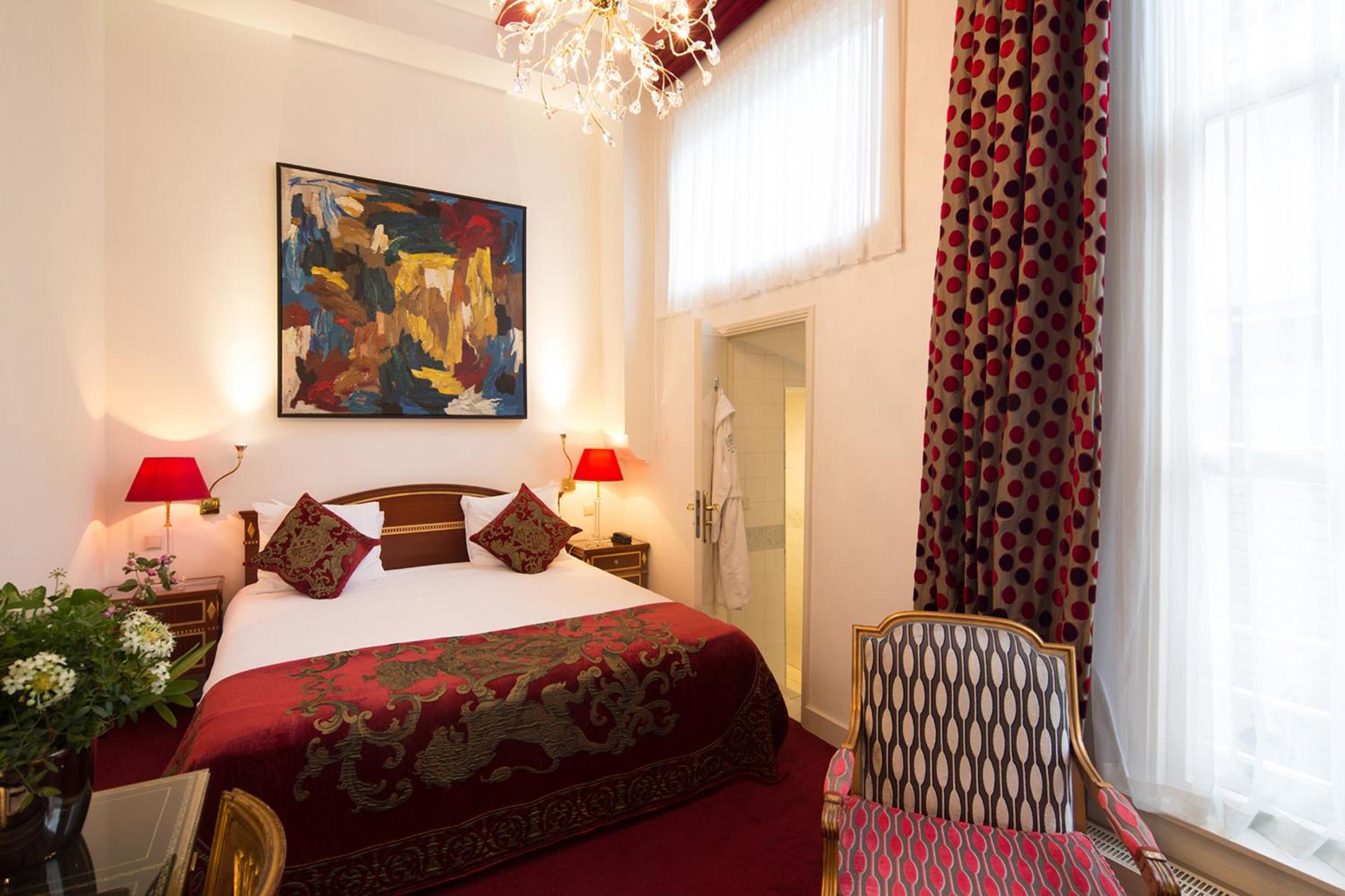 Ambassade Hotel