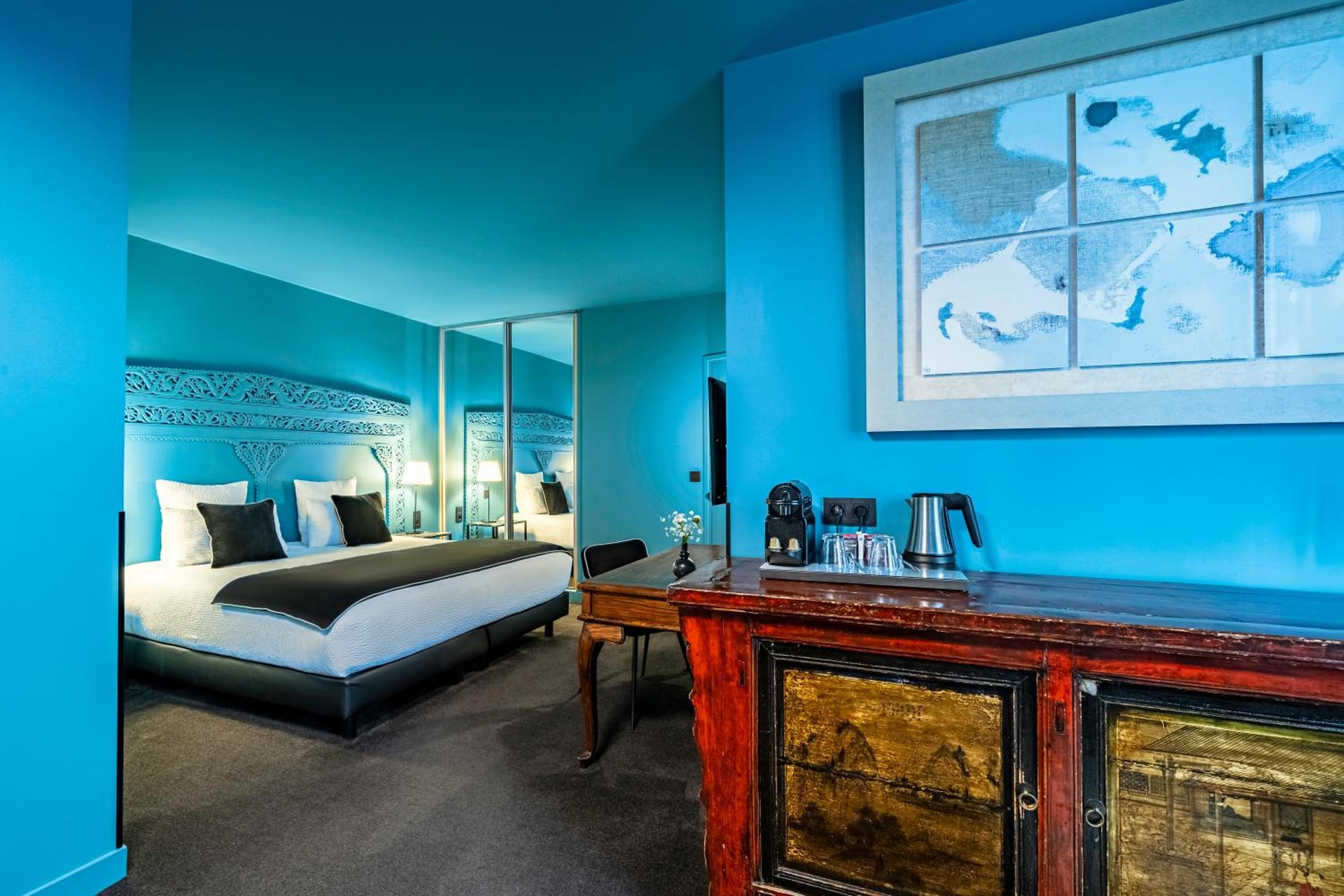 hotel room