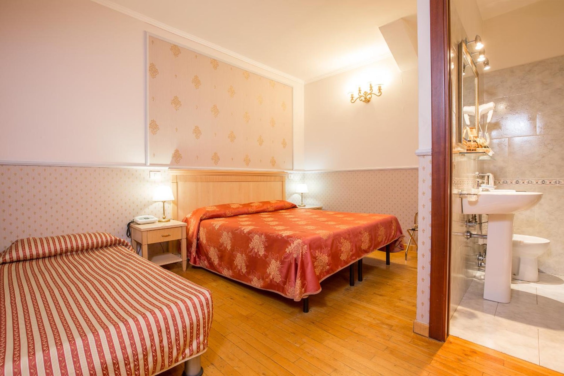 Hotel Arco Di Travertino