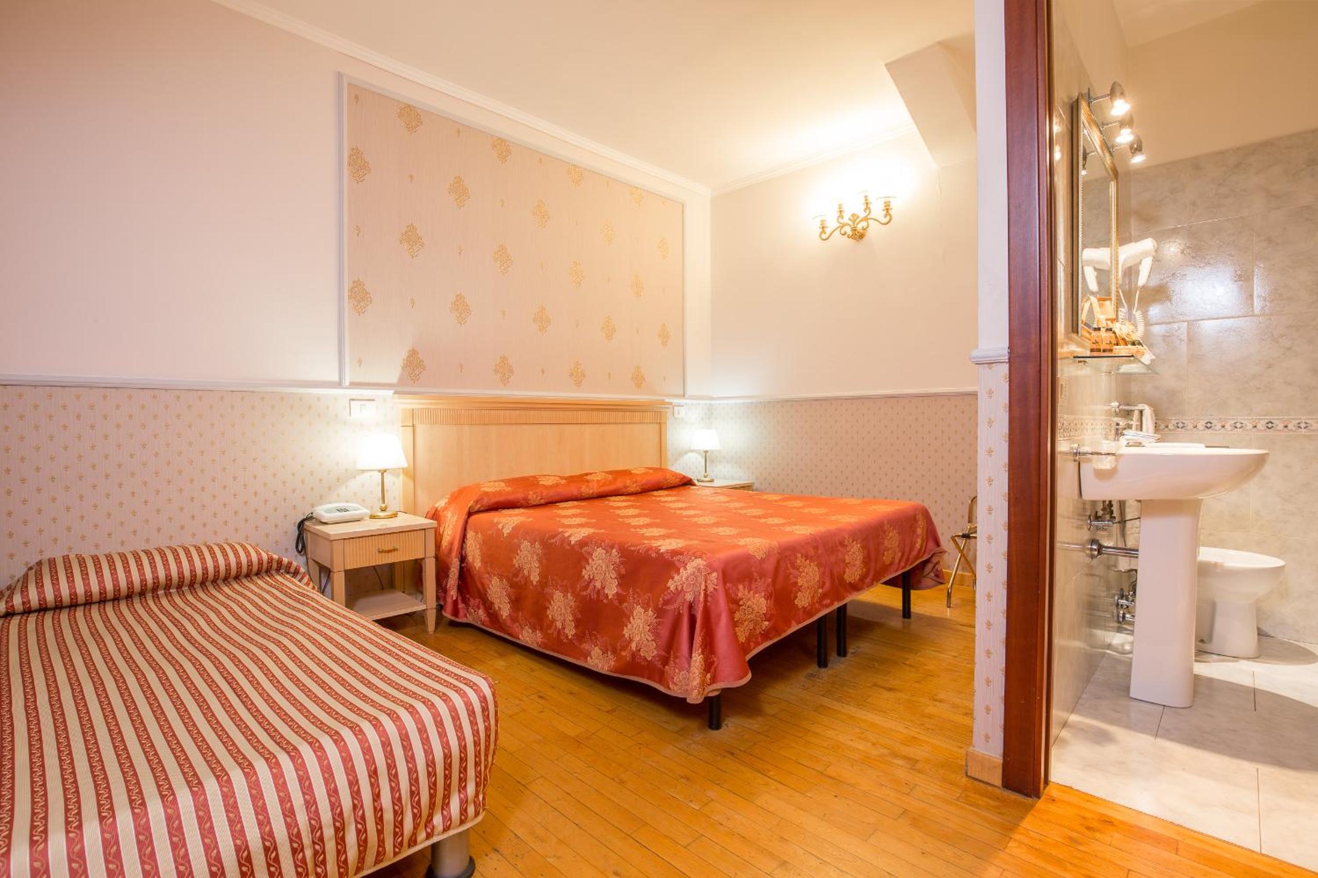 Hotel Arco Di Travertino