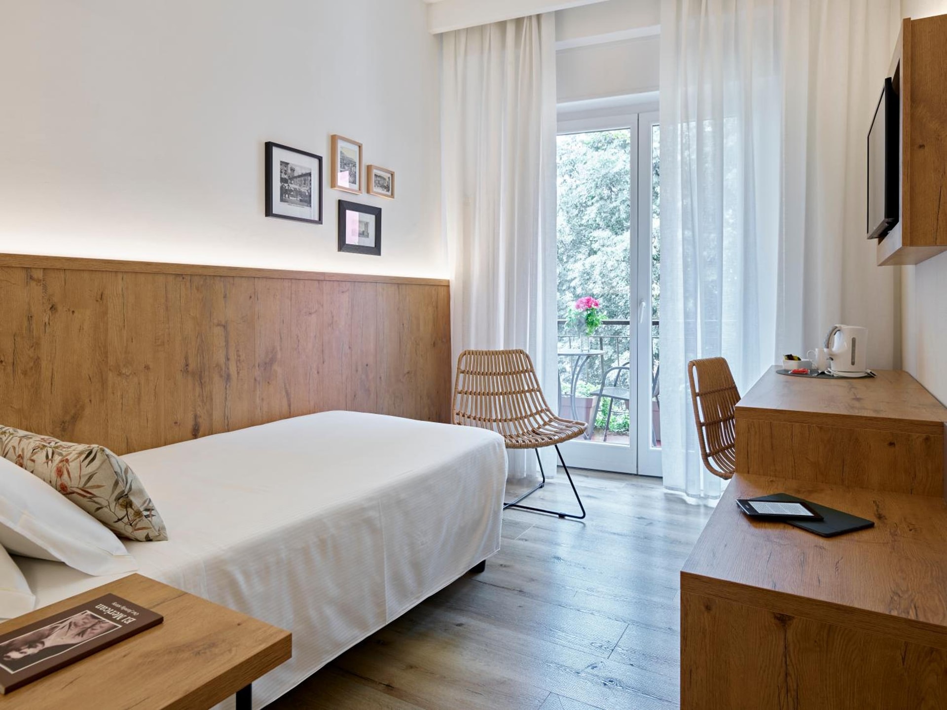 Hotel America